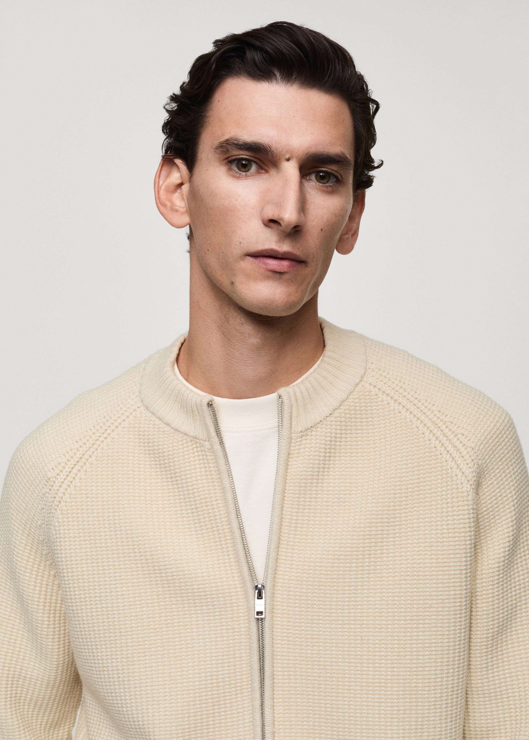 Structured knitted cardigan with zip - Details of the article 1