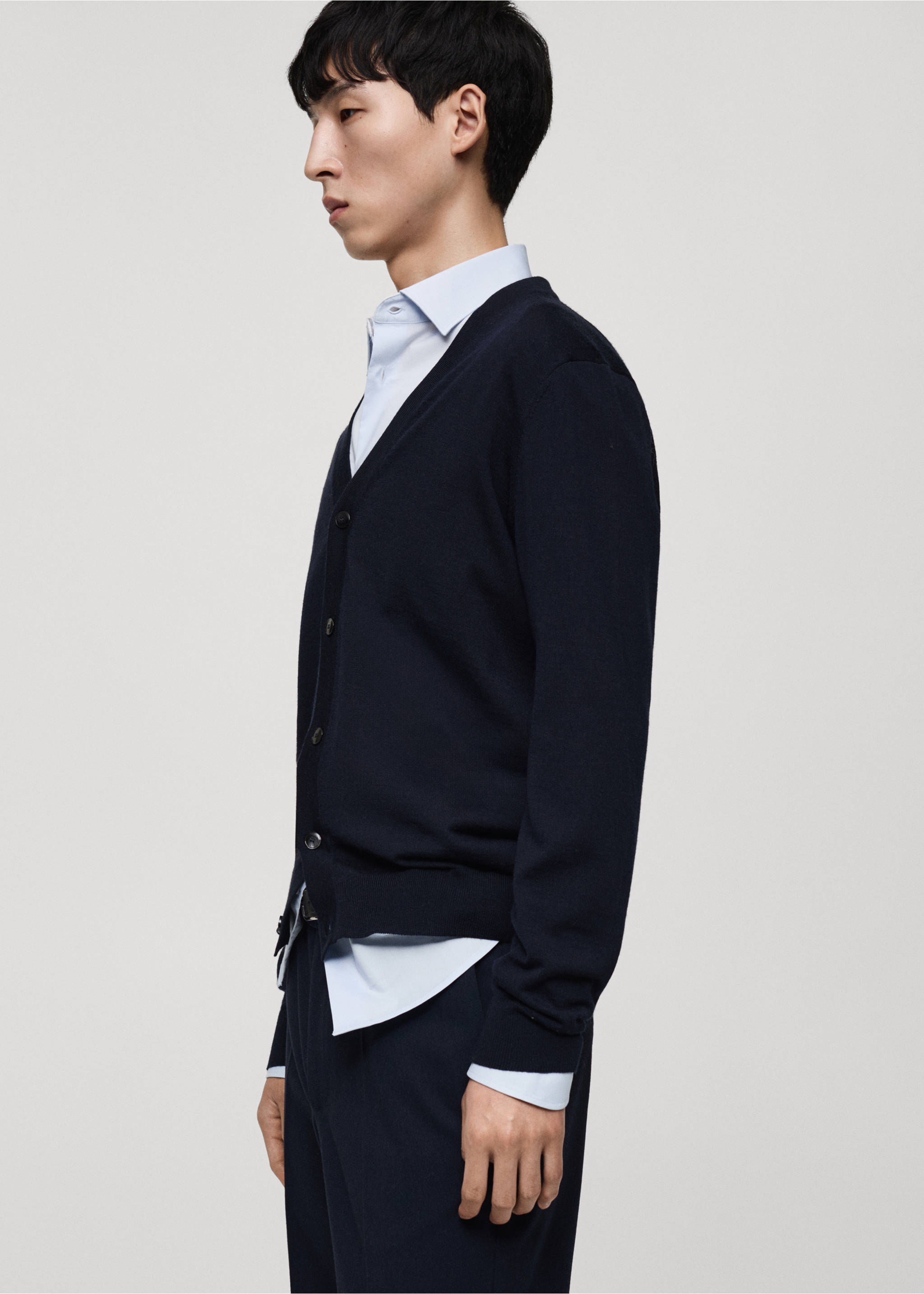 Cárdigan 100% lana merino - Detalle del artículo 2, Azul marino oscuro. Ref: 87030603-00.