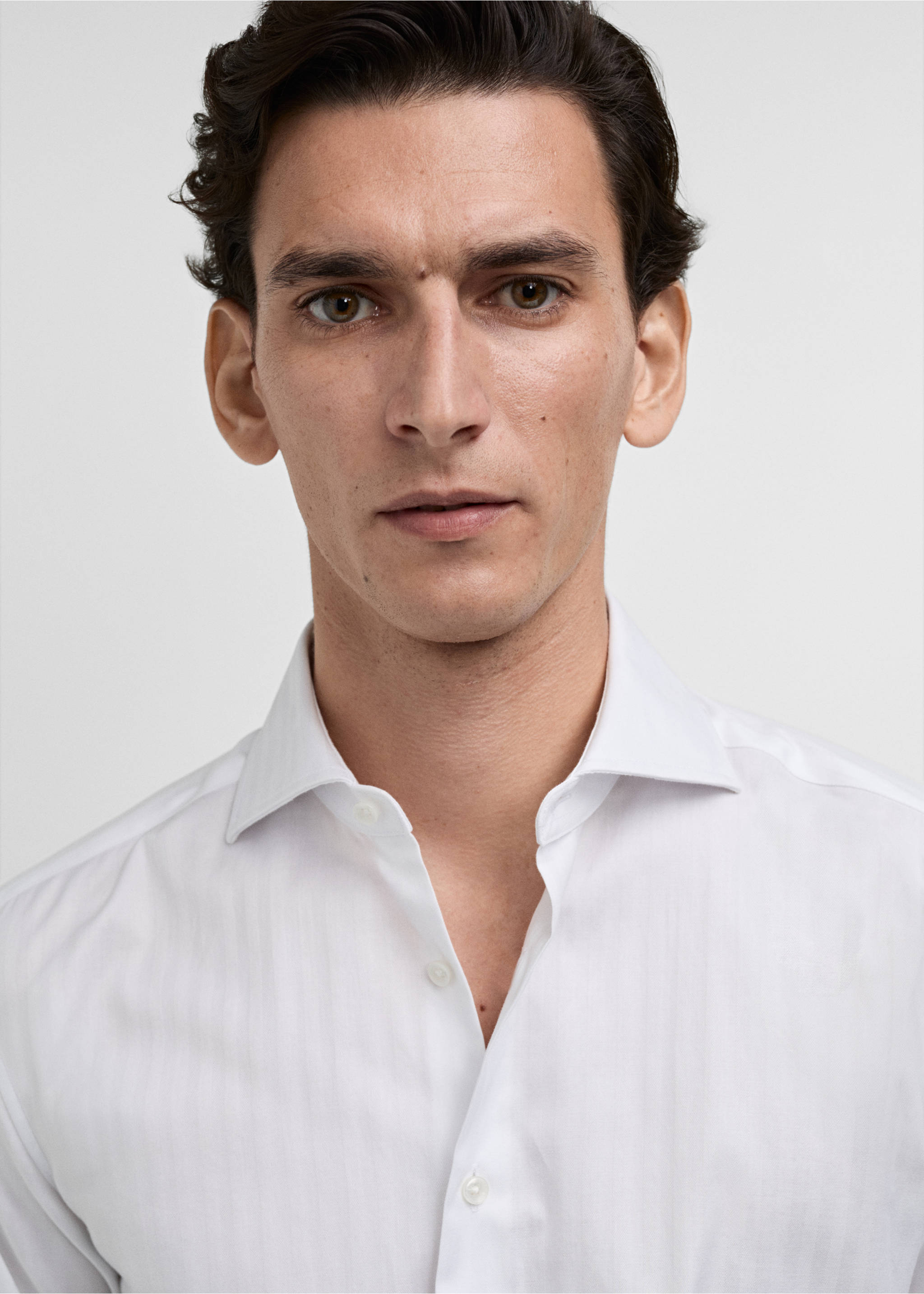 Chemise costume slim fit 100 % coton - Détail de l'article 1, Blanc. Ref: 87030612-00.