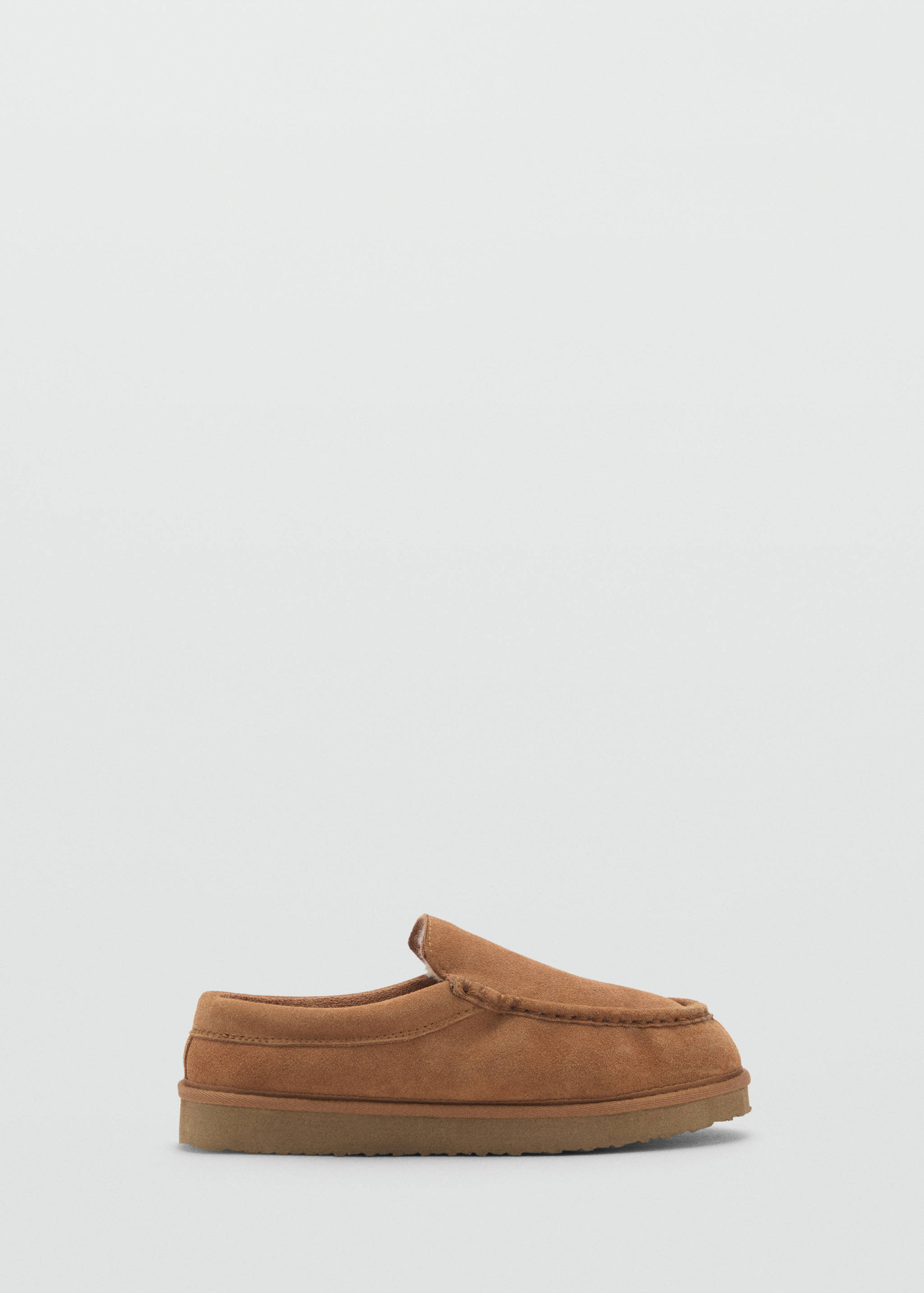 Zamszowe chodaki ocieplane sztucznym barankiem - Artykuł bez modela/modelki