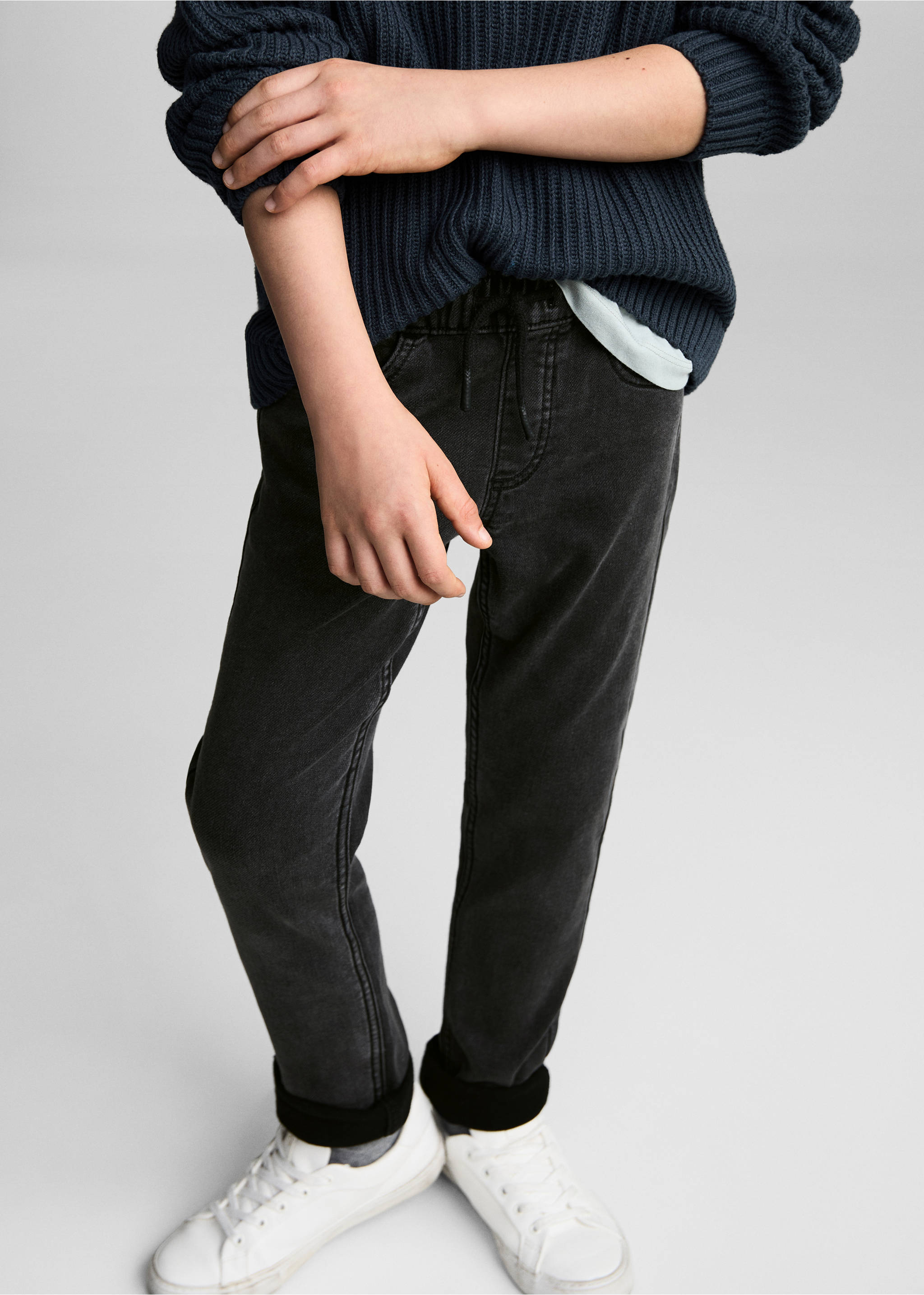 Jeans mit Tunnelzug - Mittlere Ansicht, Black denim. Ref: 87030622-00.