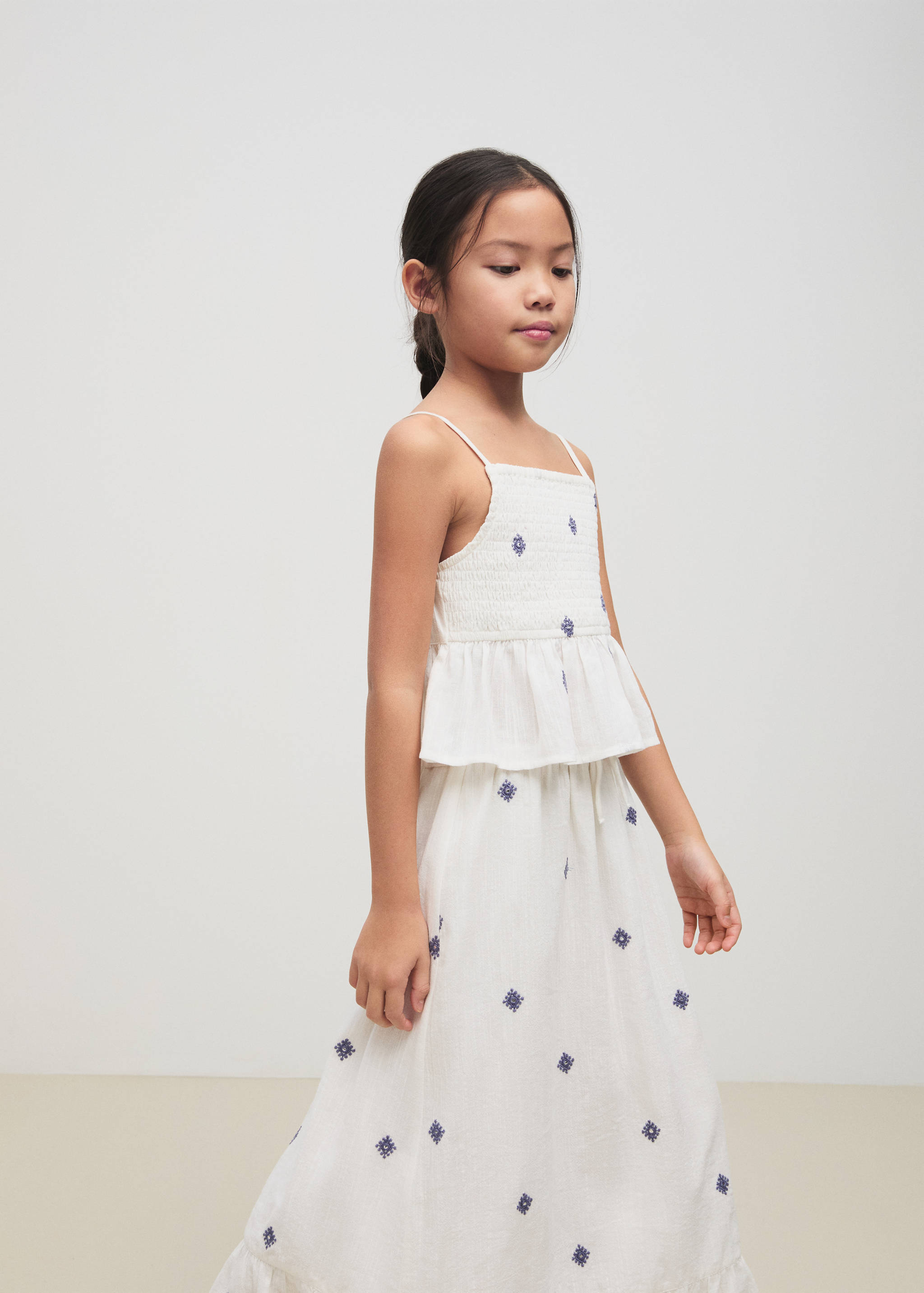 Rüschenbluse mit bestickten Details - Detail des Artikels 4