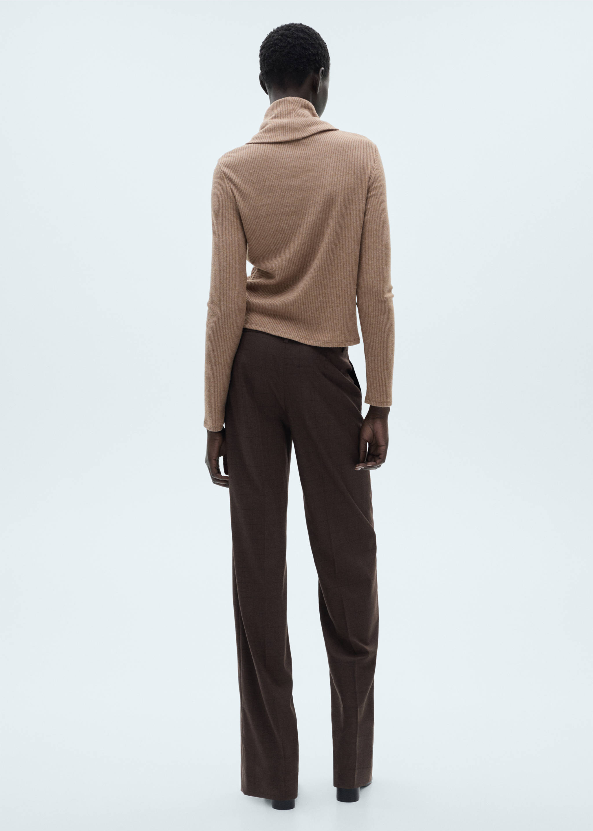 Turtle neck ribbed t-shirt - Reverse of the article, Brown. Ref: 87030639-00.