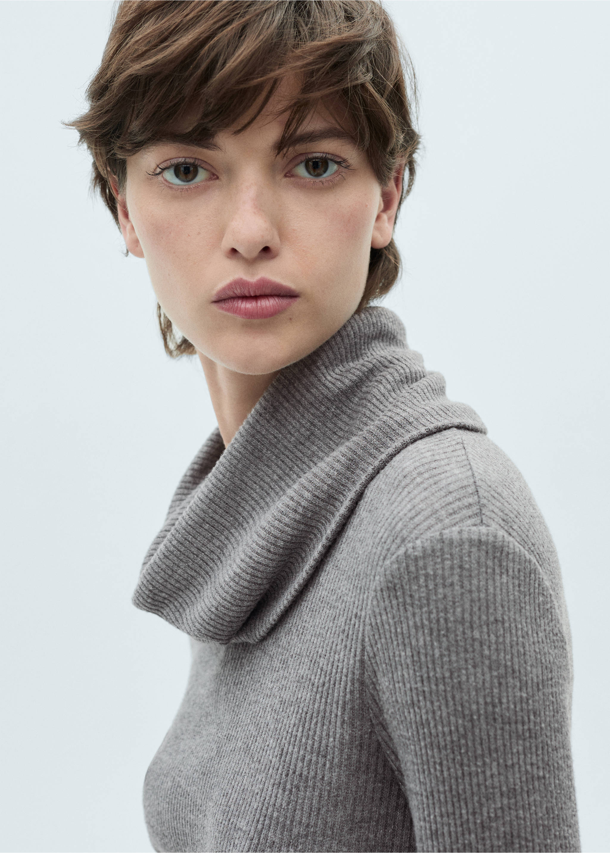 Turtle neck ribbed t-shirt - Details of the article 1, Grey. Ref: 87030639-00.