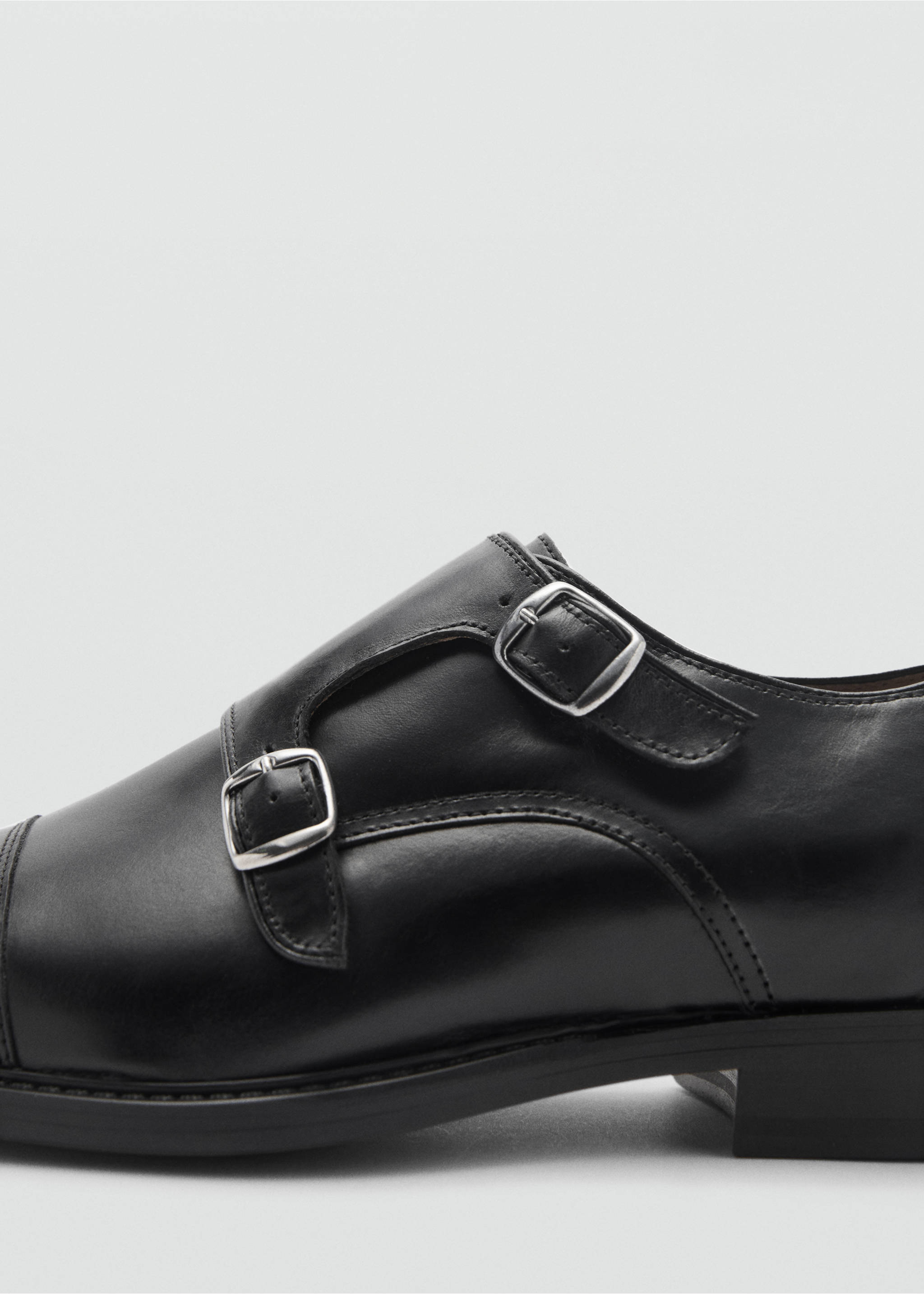 Zapato piel doble hebilla - Detalle del artículo 2, Negro. Ref: 87030642-00.