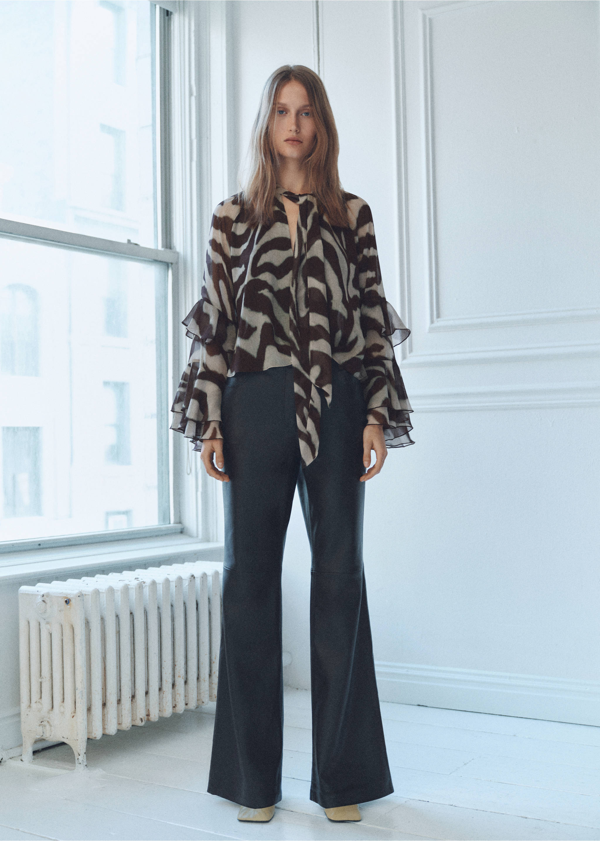 Printed blouse with flared sleeves - General plane, Brown. Ref: 87030652-00.