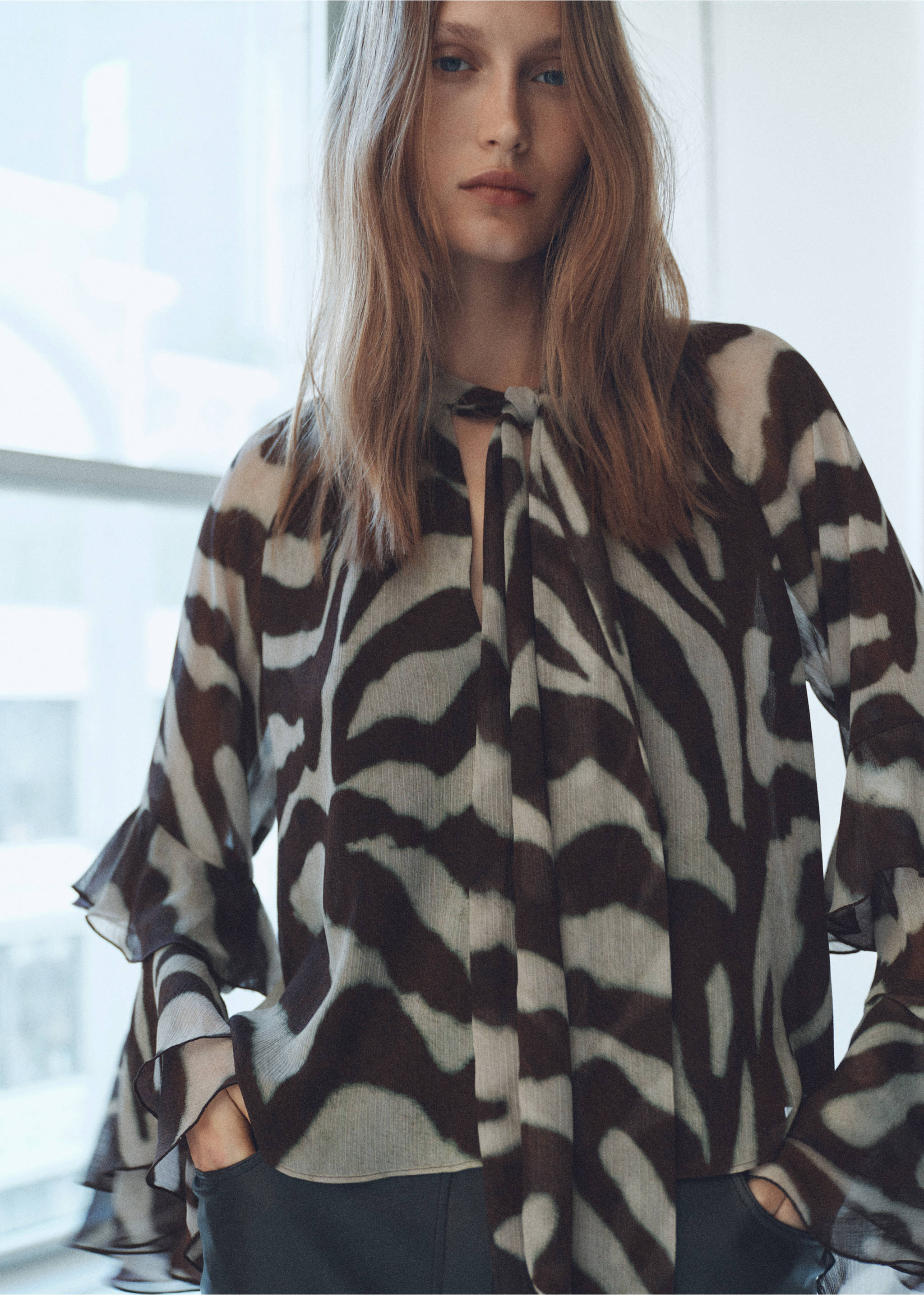 Printed blouse with flared sleeves - Medium plane, Brown. Ref: 87030652-00.