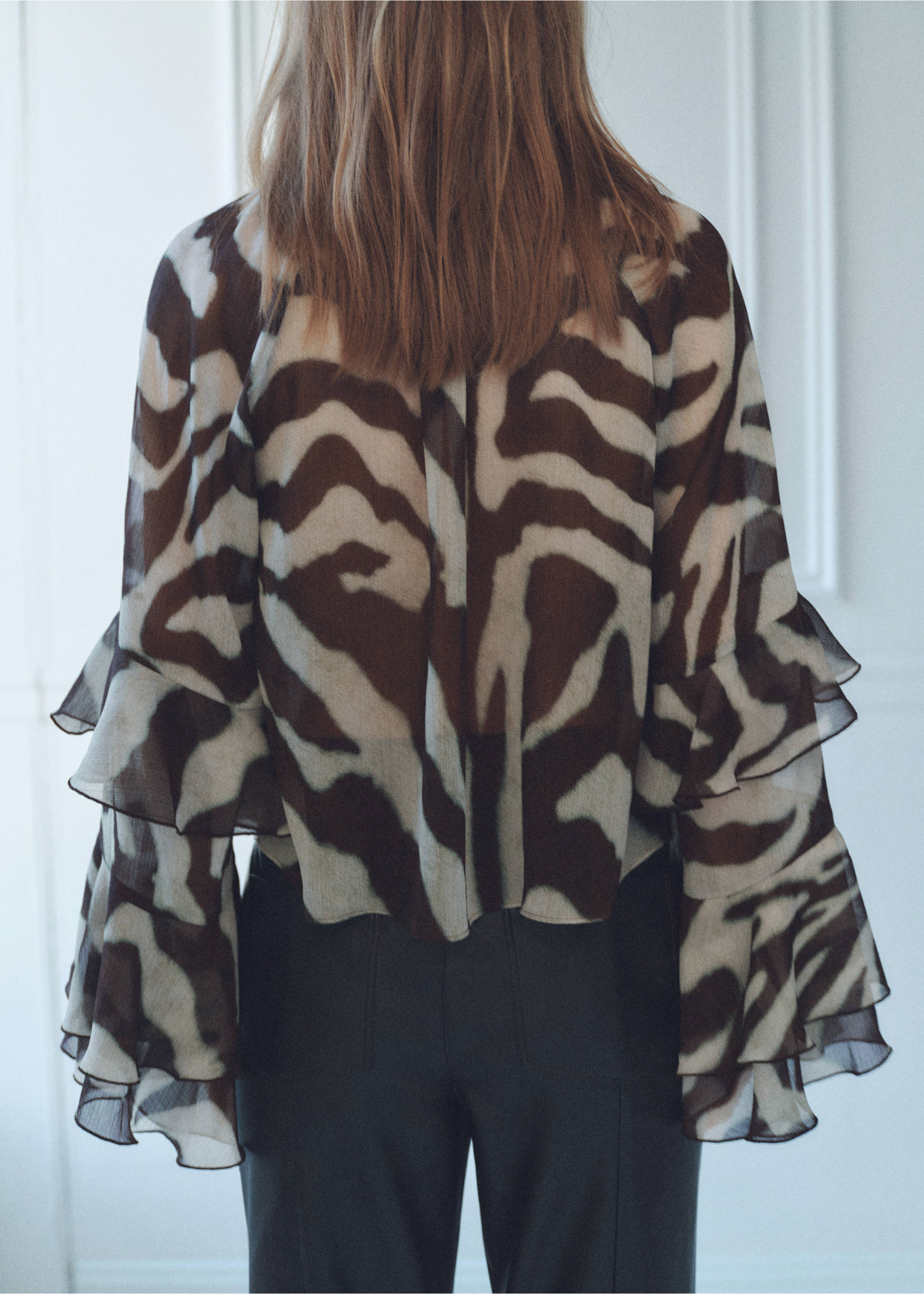 Printed blouse with flared sleeves - Reverse of the article, Brown. Ref: 87030652-00.