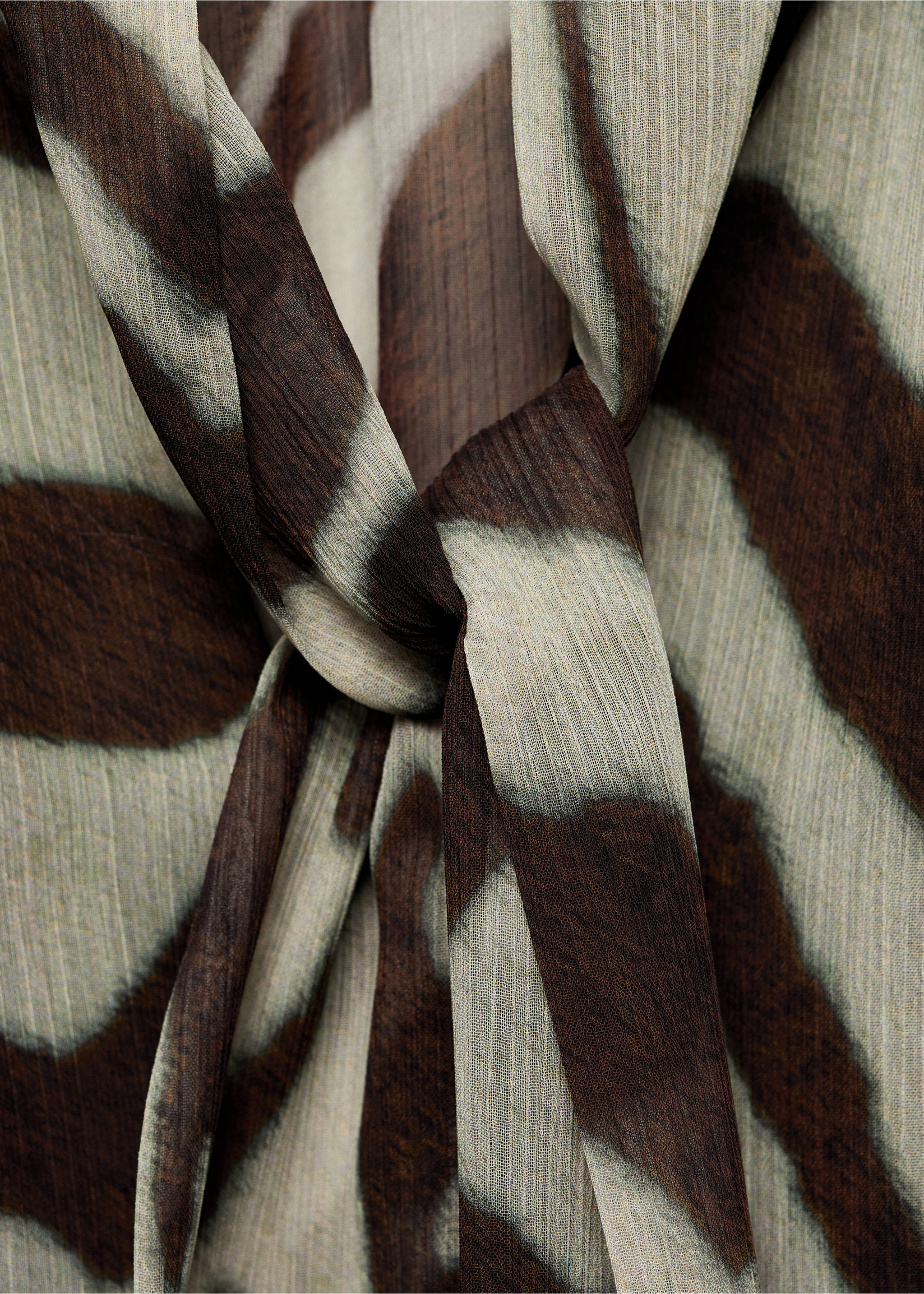 Printed blouse with flared sleeves - Details of the article 8, Brown. Ref: 87030652-00.