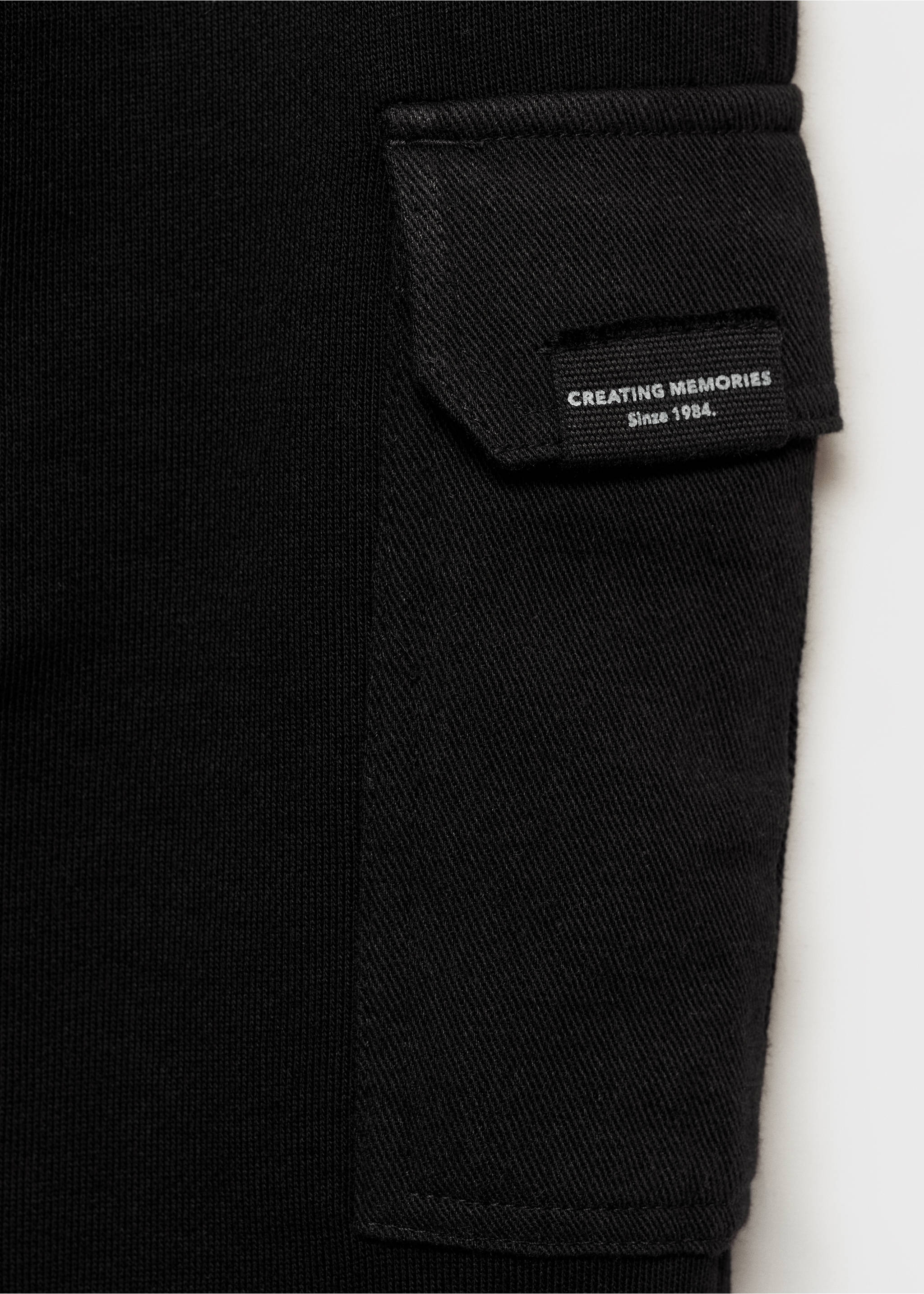 Joggerpants im Cargo-Stil - Detail des Artikels 0, Schwarz. Ref: 87031049-00.