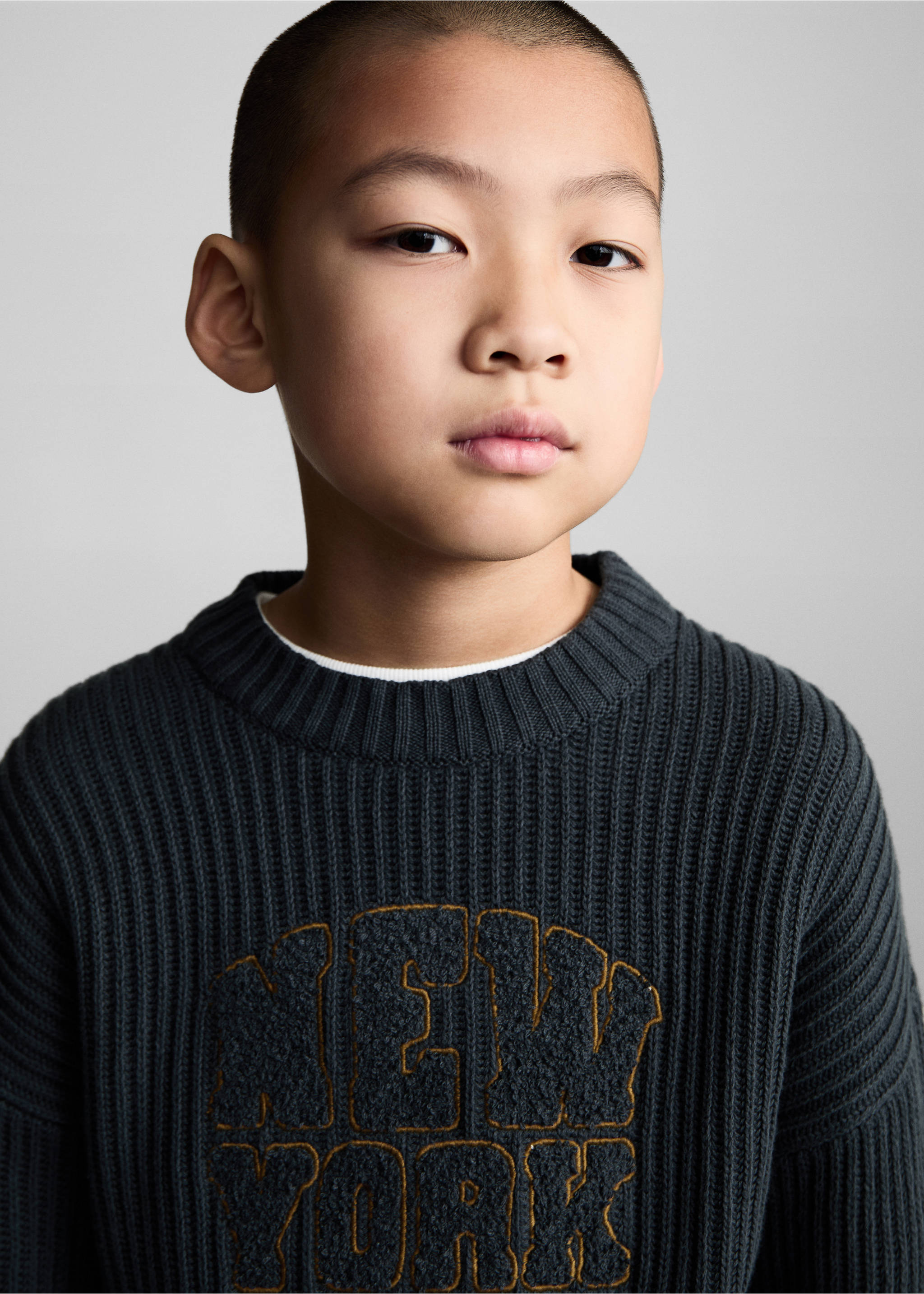 Dzianinowy sweter z napisem - Szczegóły artykułu 1, Ciemnoniebieski. Ref: 87031053-00.