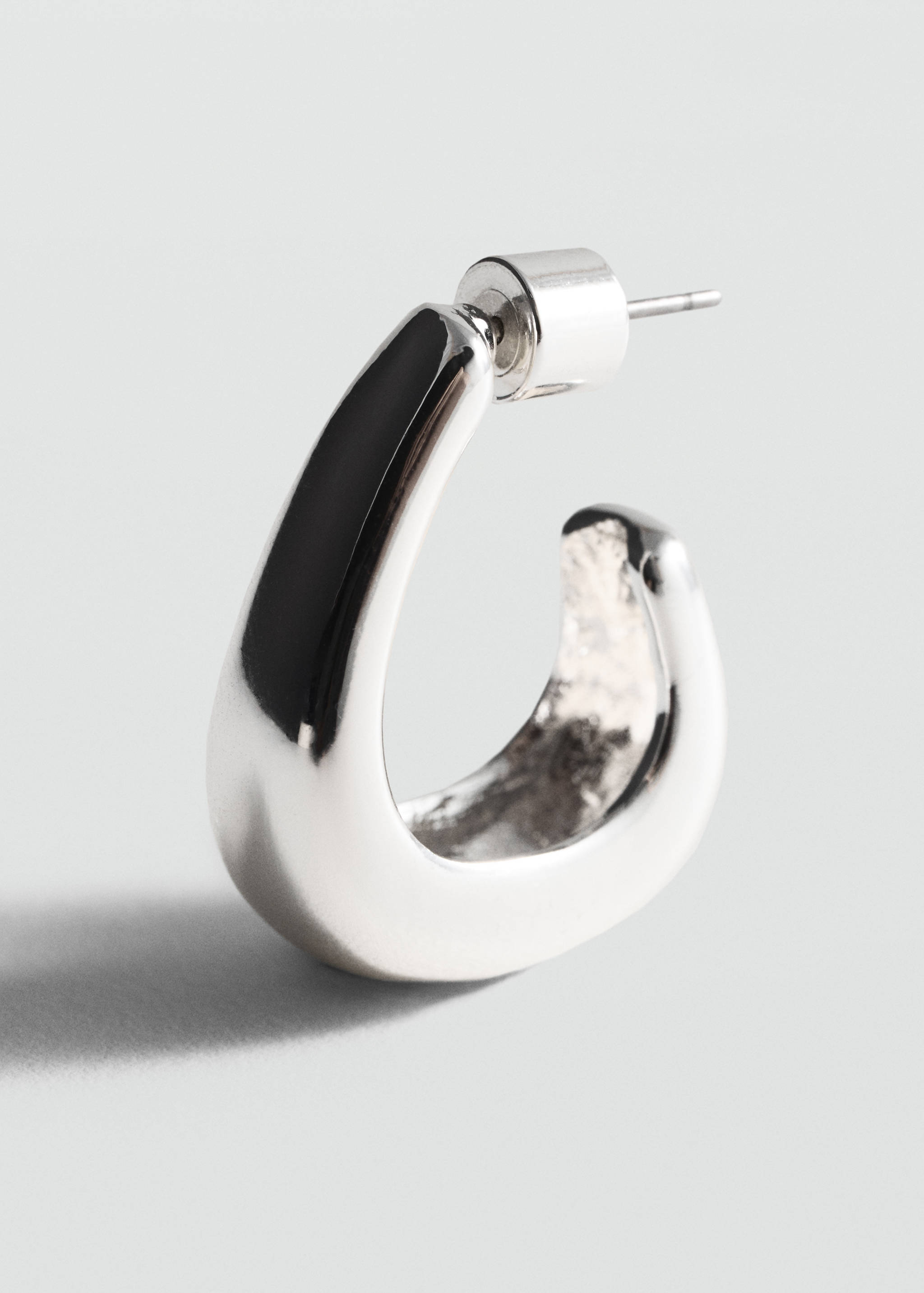 Orecchini anelli irregolari - Piano medio