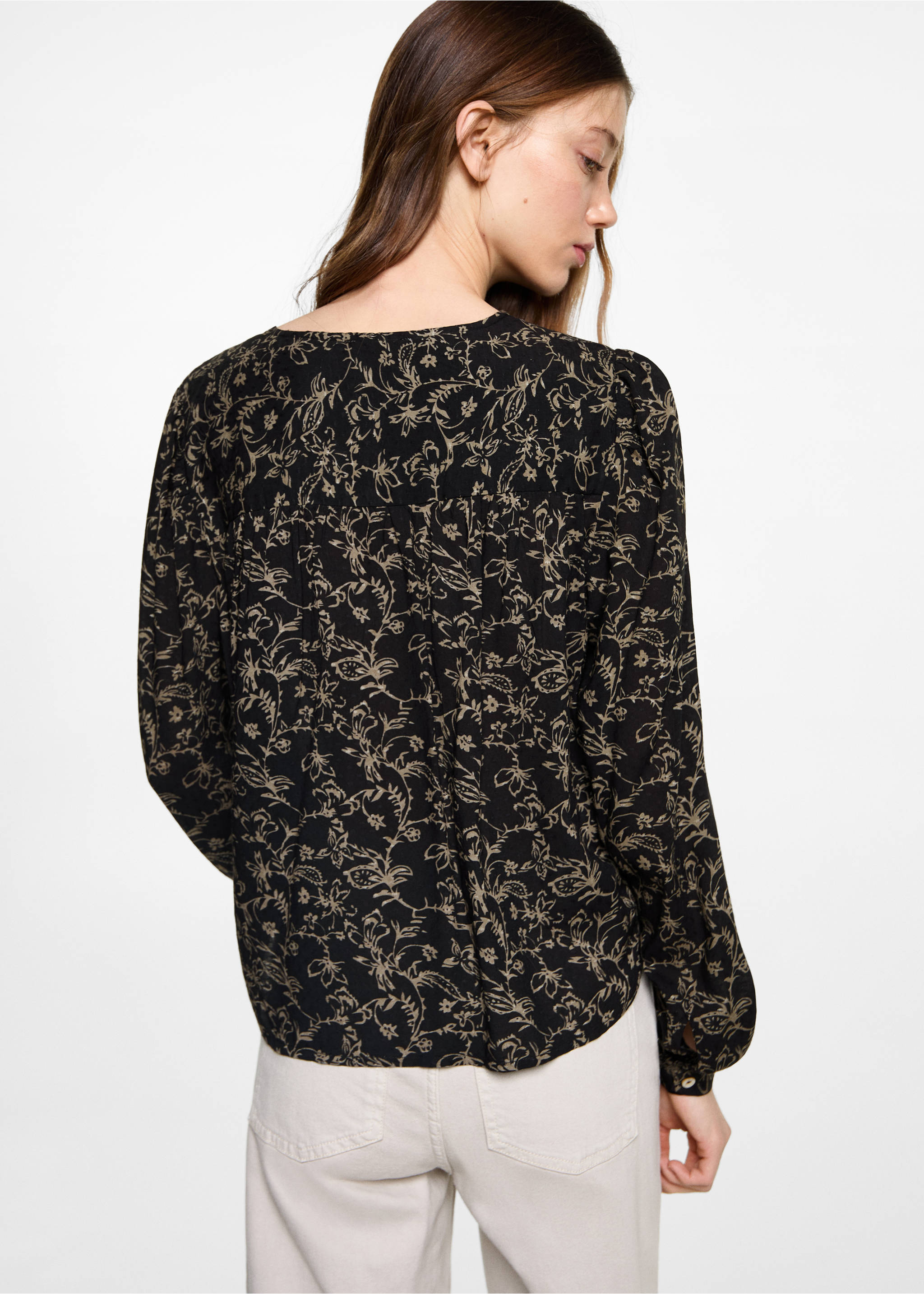 Bluzka w kwiaty - Tylna strona artykułu, Czarny. Ref: 87031513-00.