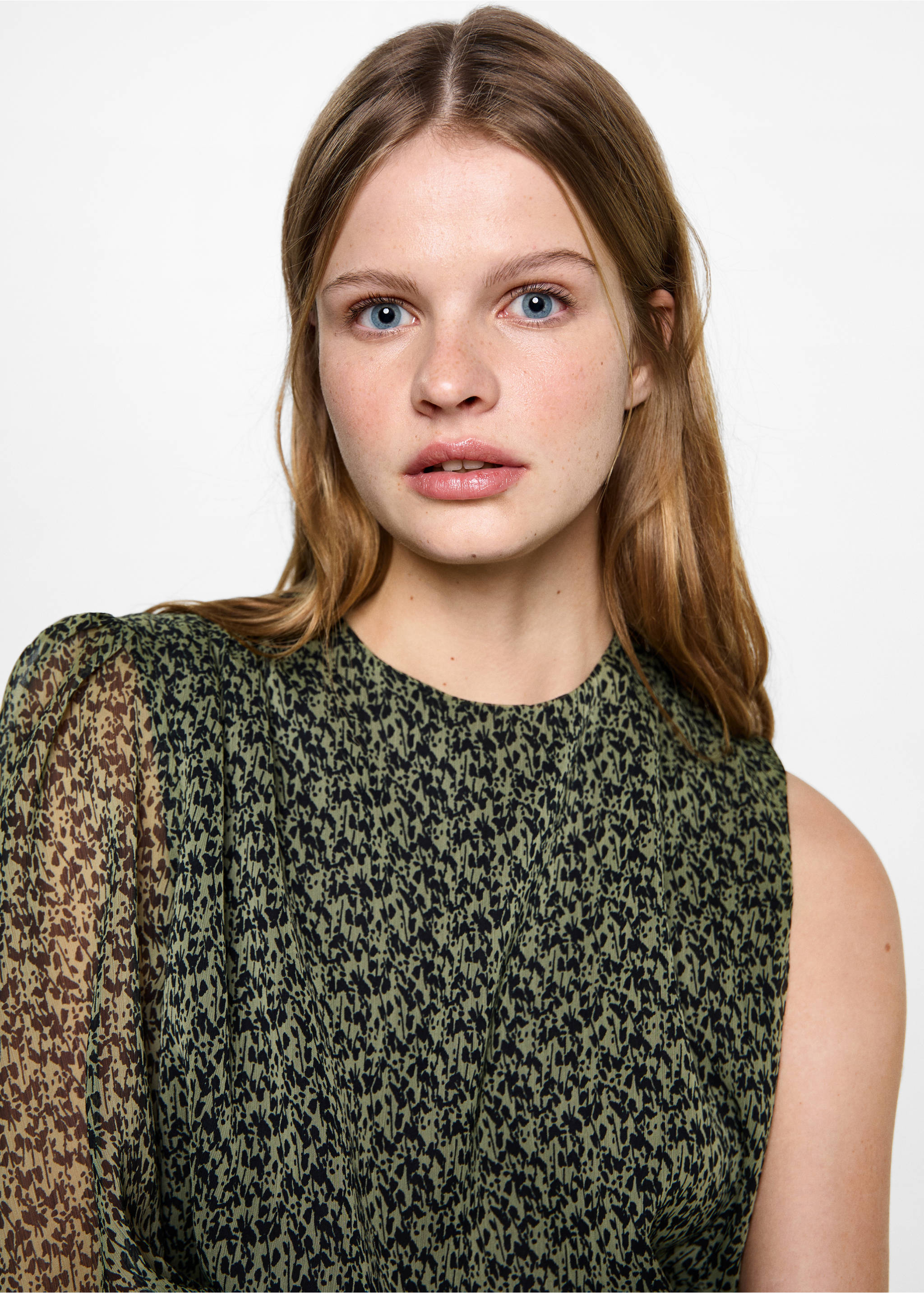 Asymmetrische Bluse - Detail des Artikels 1, Schwarz. Ref: 87031515-00.