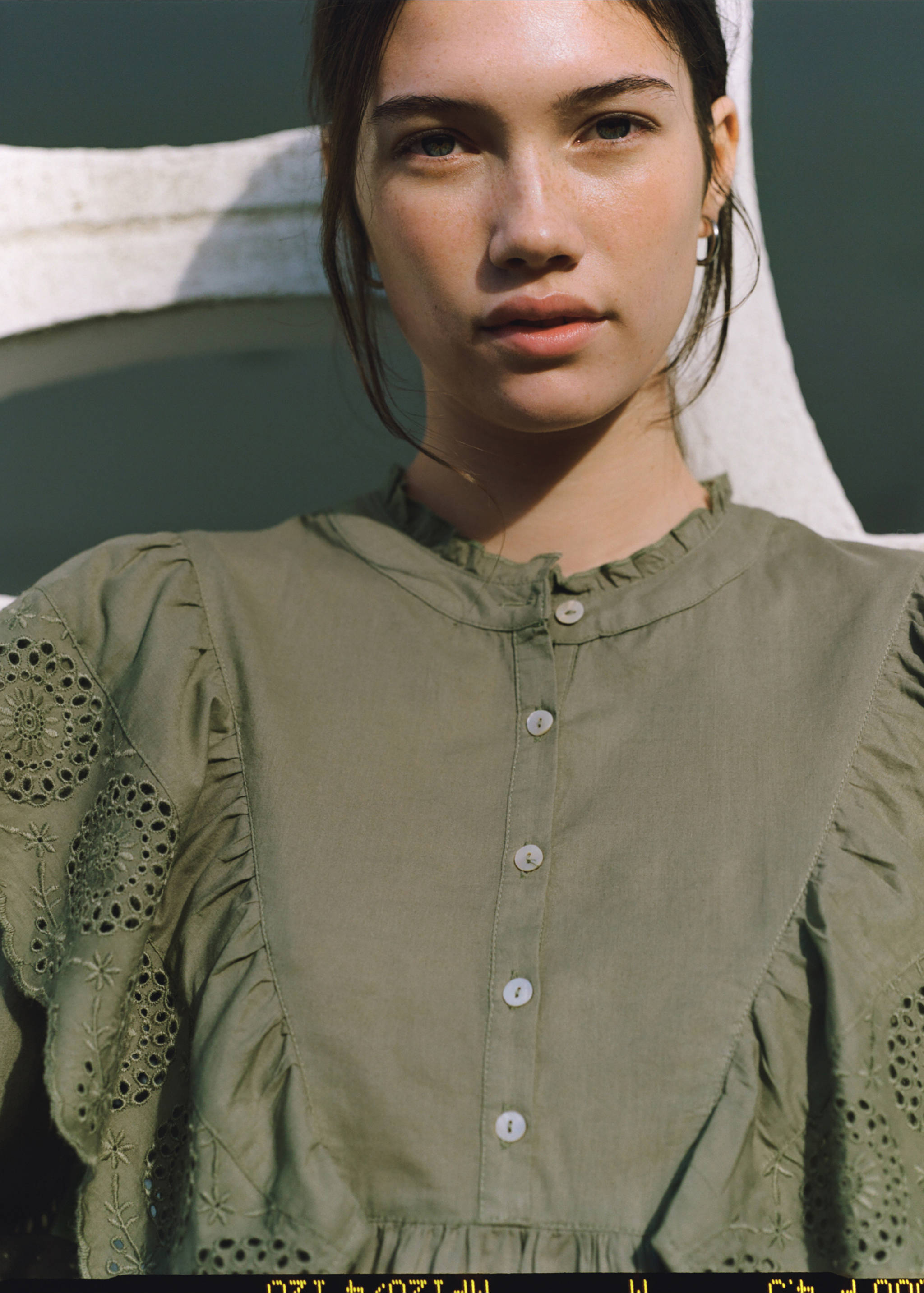Blusa volantes - Detalle del artículo 5, Khaki. Ref: 87031519-00.
