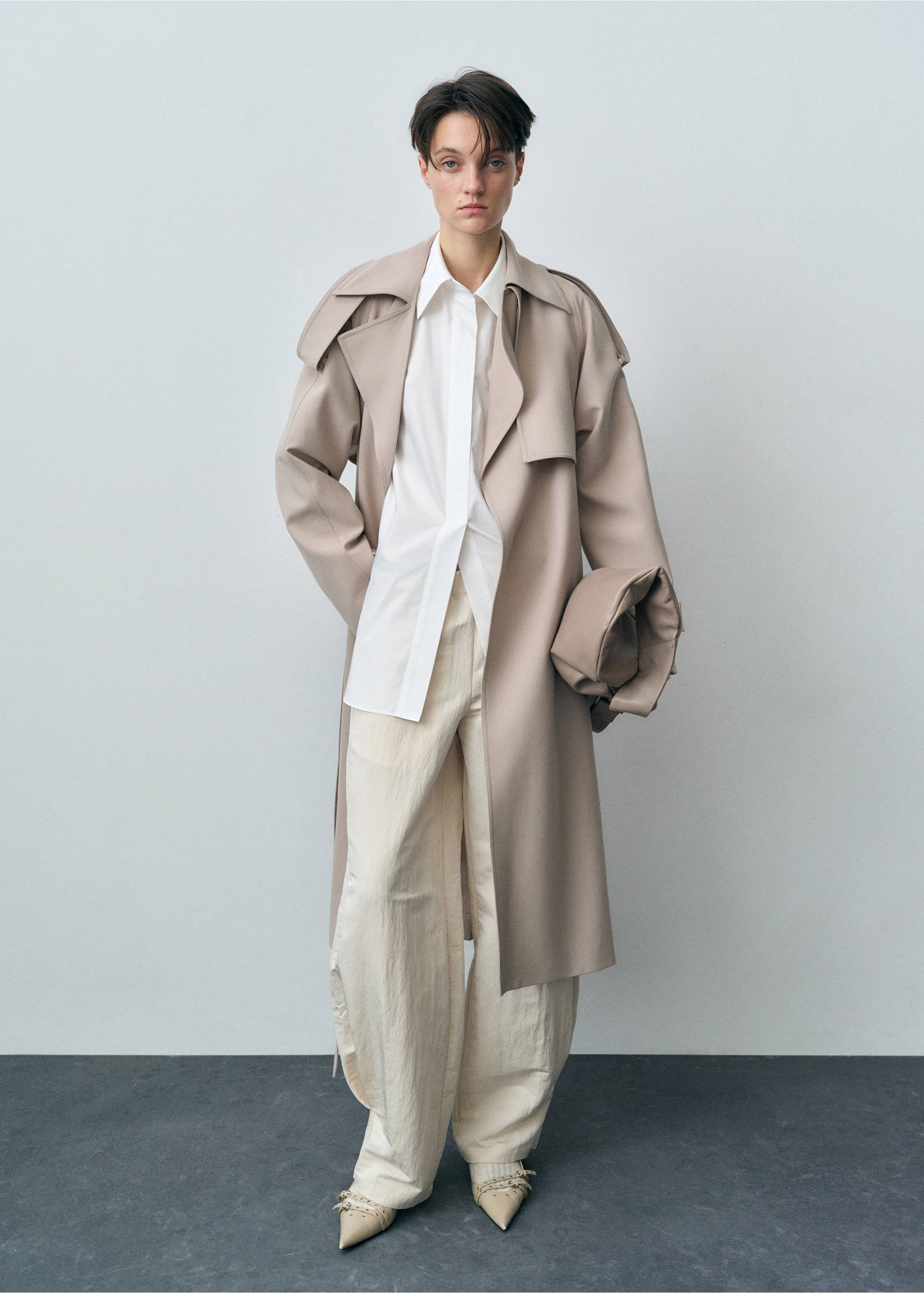 Pleated jogger trousers - General plane, Ecru. Ref: 87032540-00.