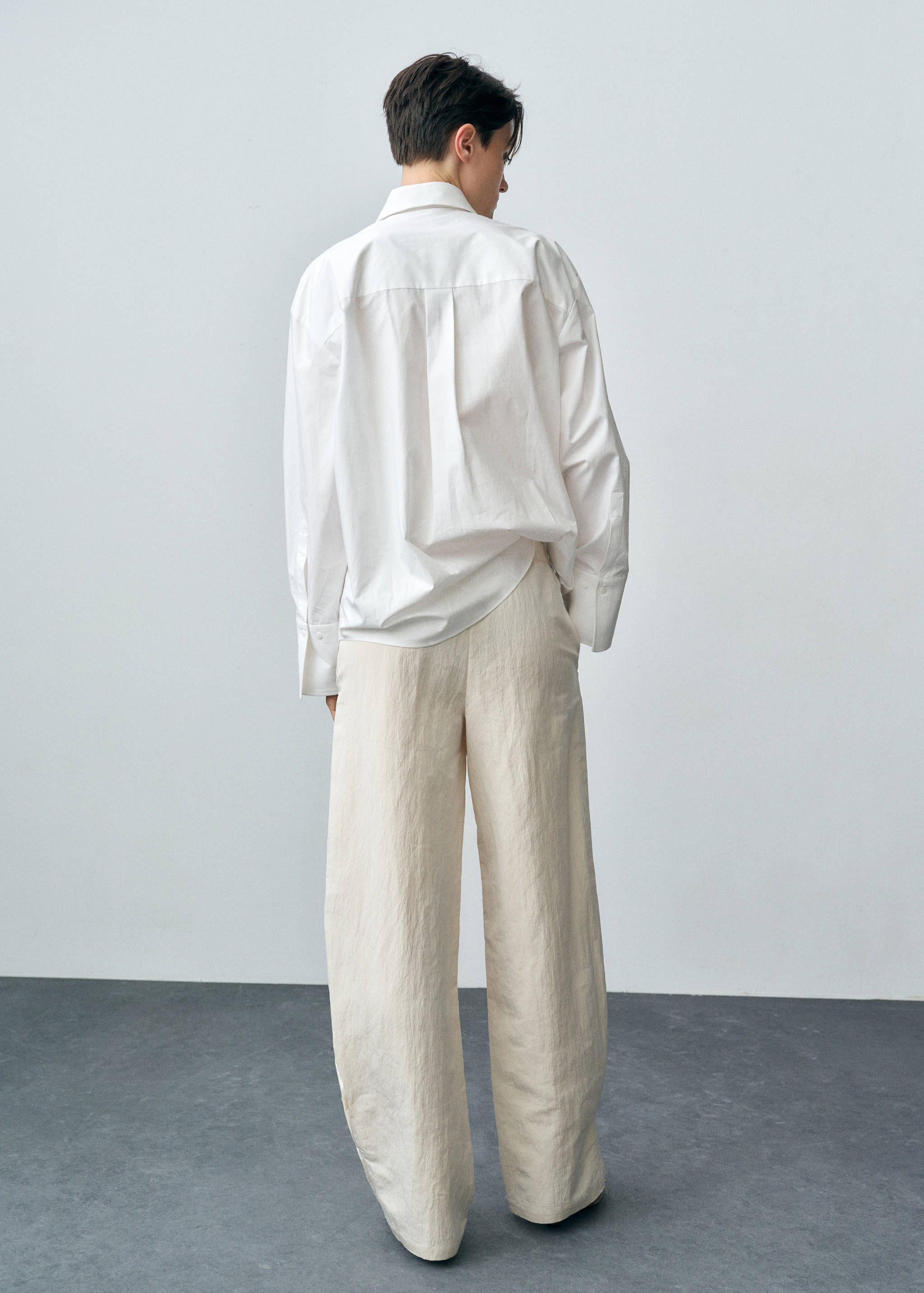 Pleated jogger trousers - Reverse of the article
