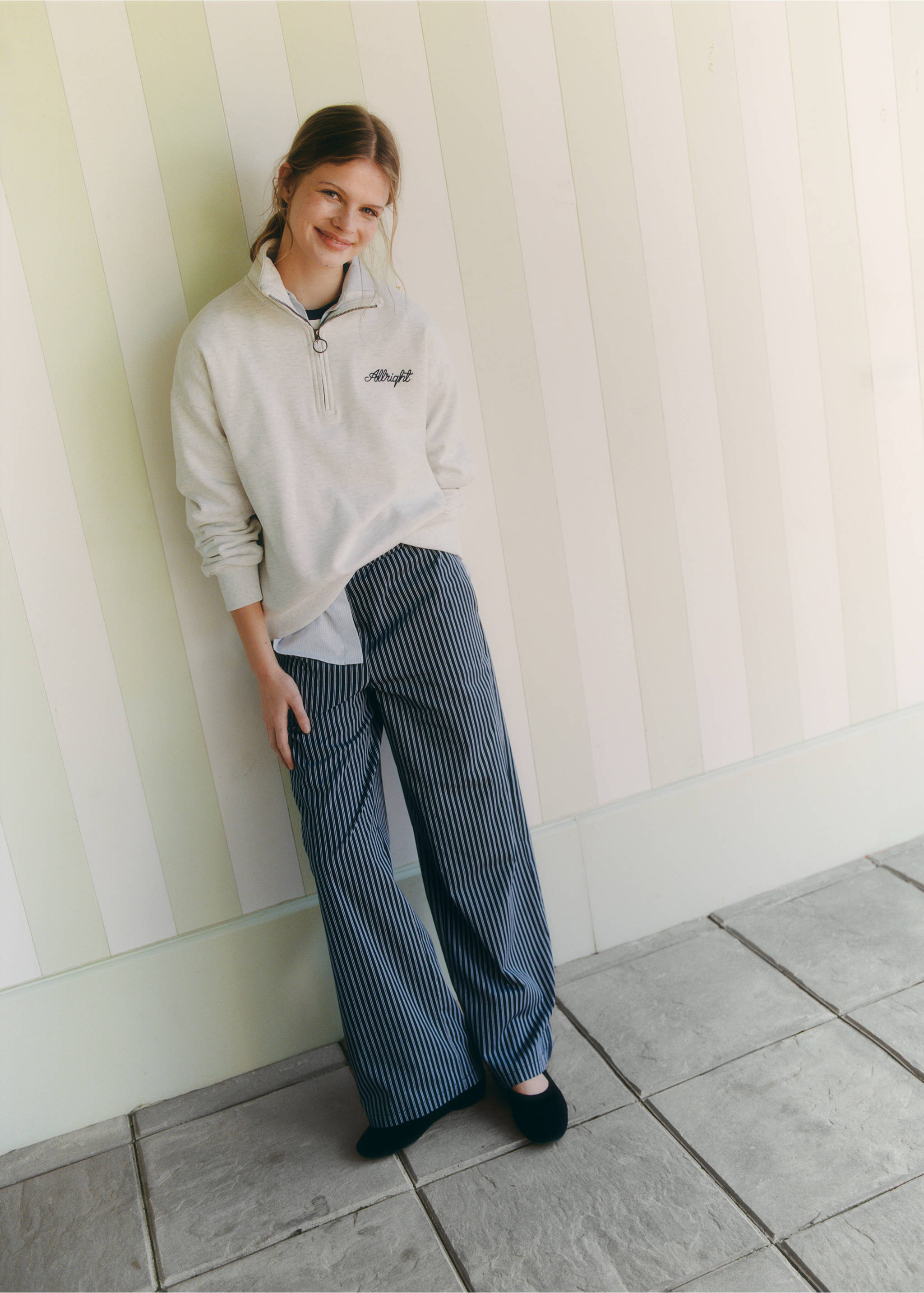 Fließende Hose mit Streifen - Detail des Artikels 5, Dunkles Marineblau. Ref: 87032541-00.