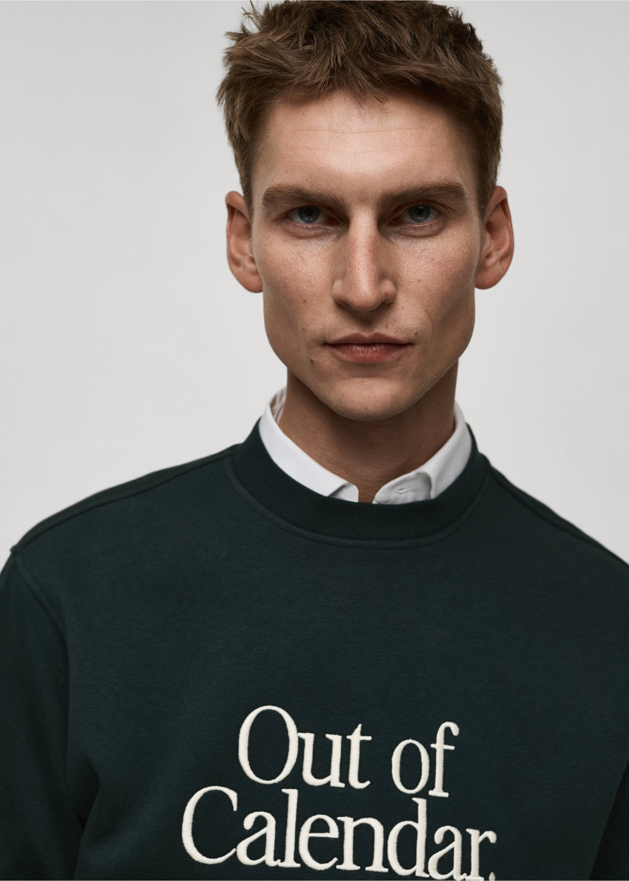 Cotton sweatshirt with embroidered message - Details of the article 1, Green. Ref: 87032893-00.