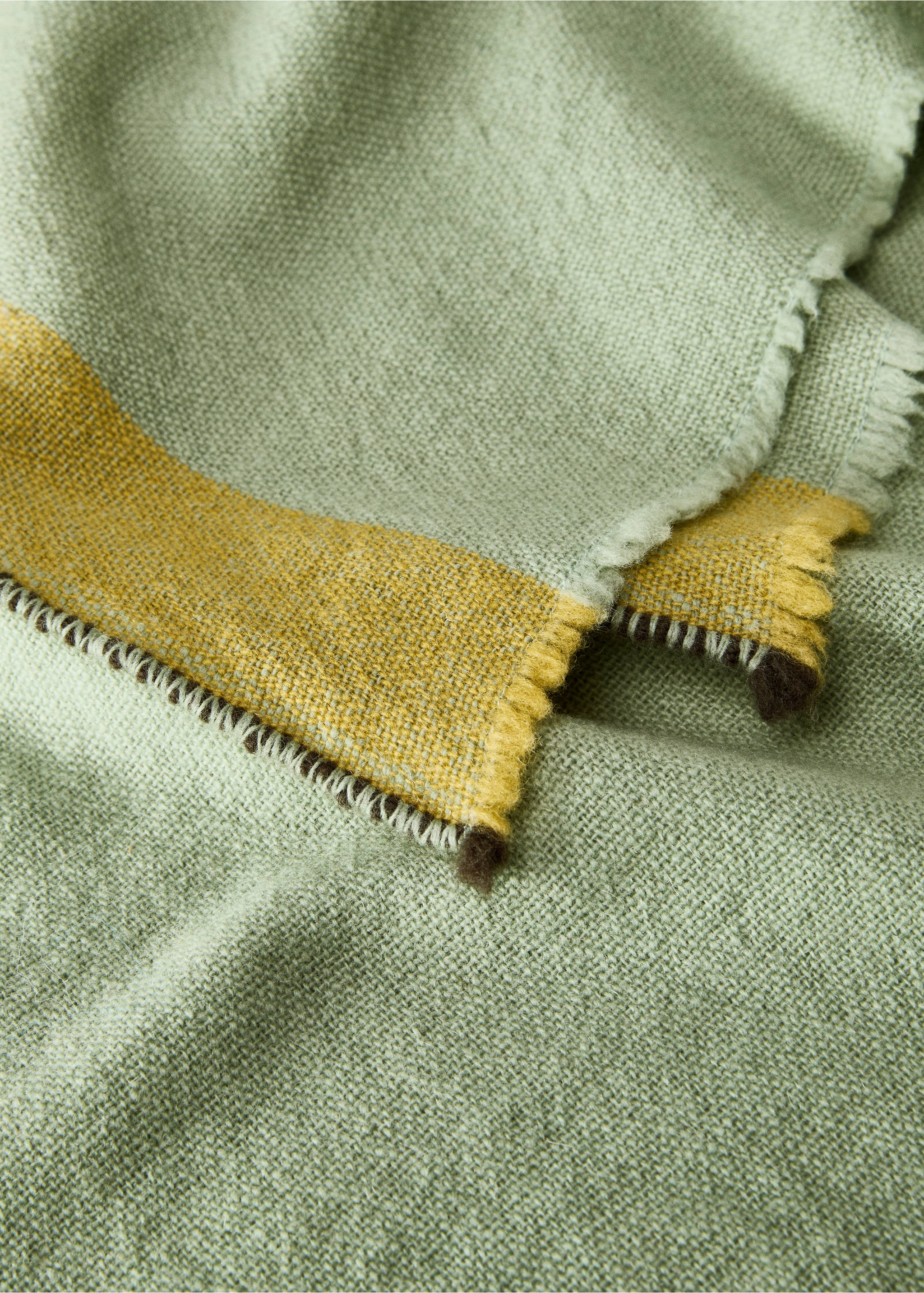 100% wool blanket with contrasting stripes - Details of the article 1, Lime. Ref: 87032895-00.