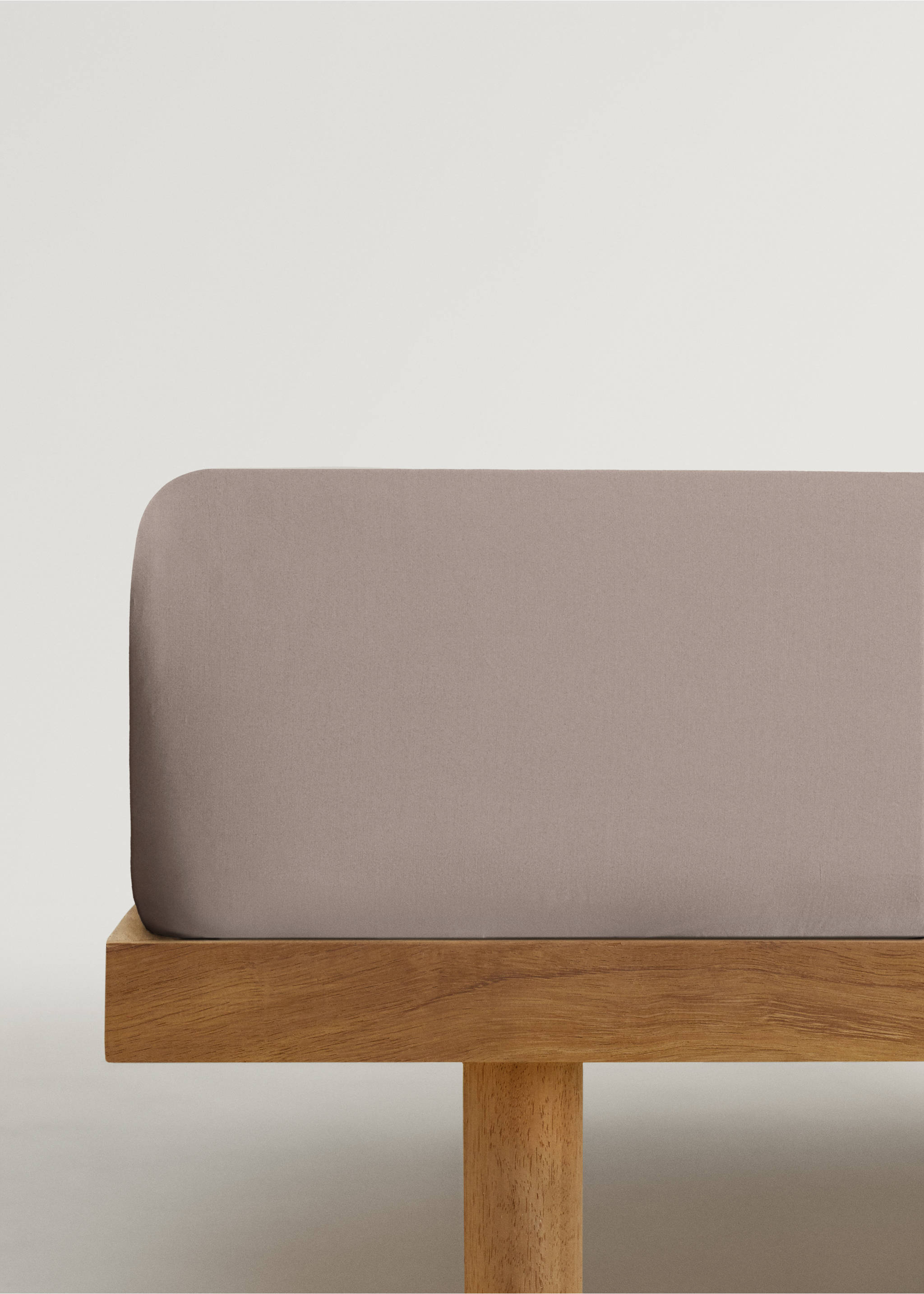 300-thread count percale cotton fitted sheet for 90 cm bed - Article without model, Chocolate. Ref: 87032901-00.