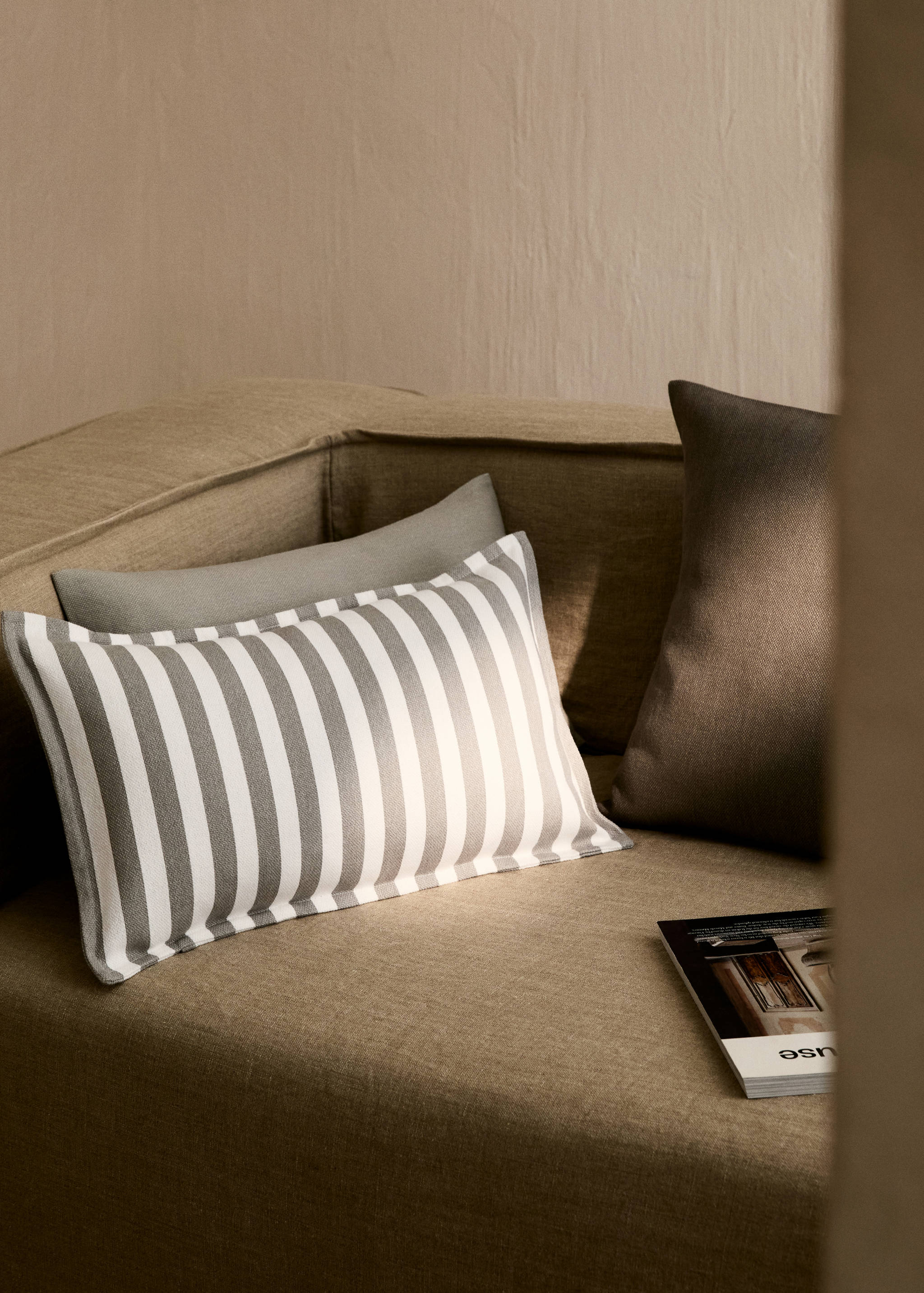 Stripe-print cushion cover 30x50 cm - General plane