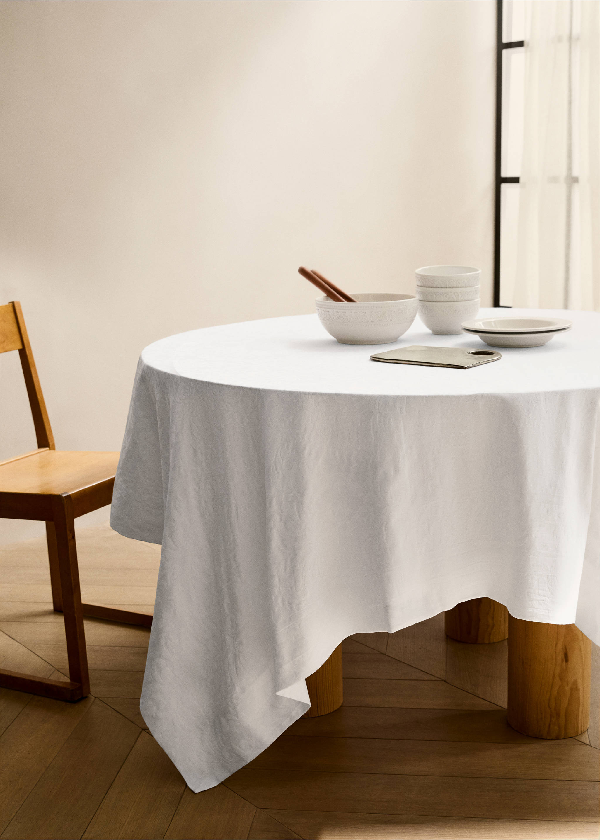 Floral jacquard cotton tablecloth for 6 to 8 guests - General plane, White. Ref: 87032960-00.
