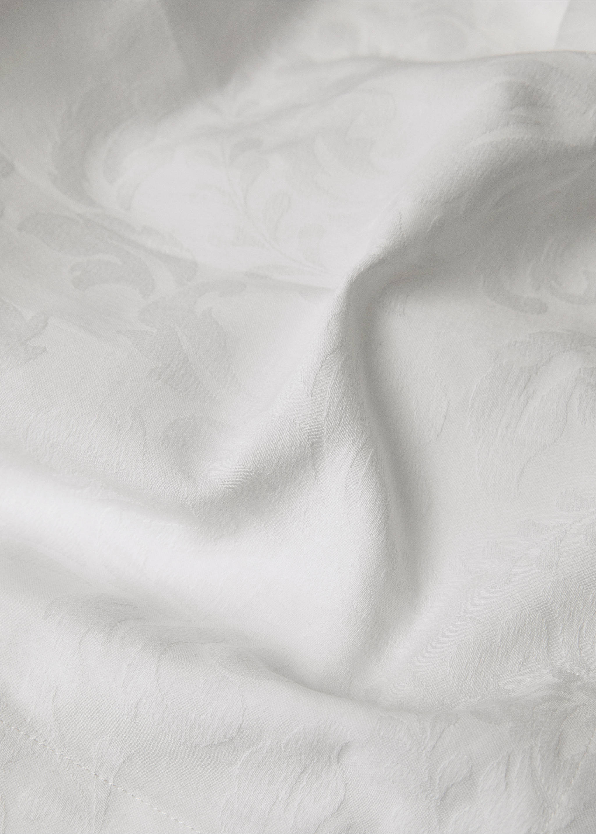 Floral jacquard cotton tablecloth for 6 to 8 guests - Details of the article 2, White. Ref: 87032960-00.
