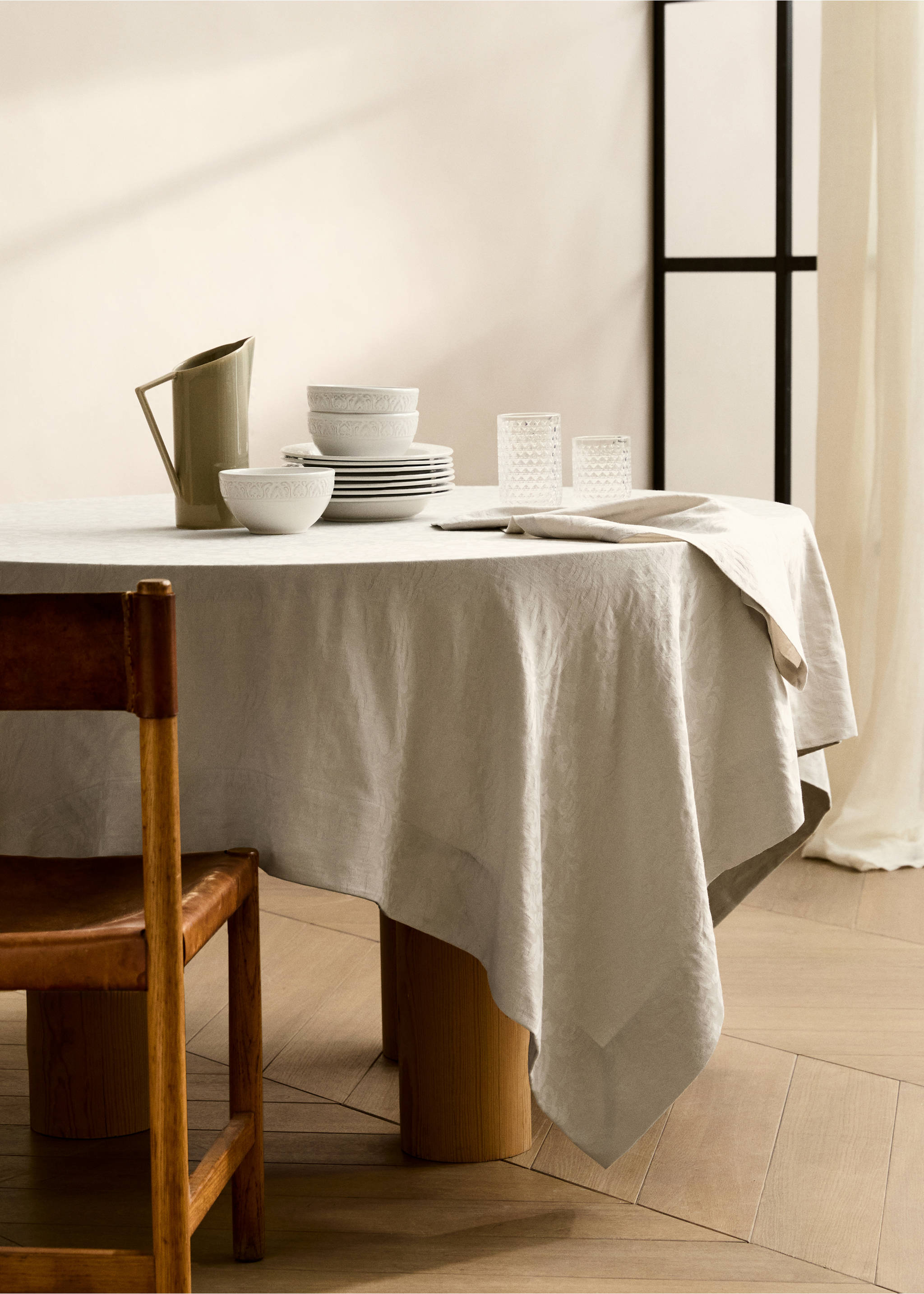 Floral jacquard cotton tablecloth for 6 to 8 guests - General plane, Beige. Ref: 87032960-00.