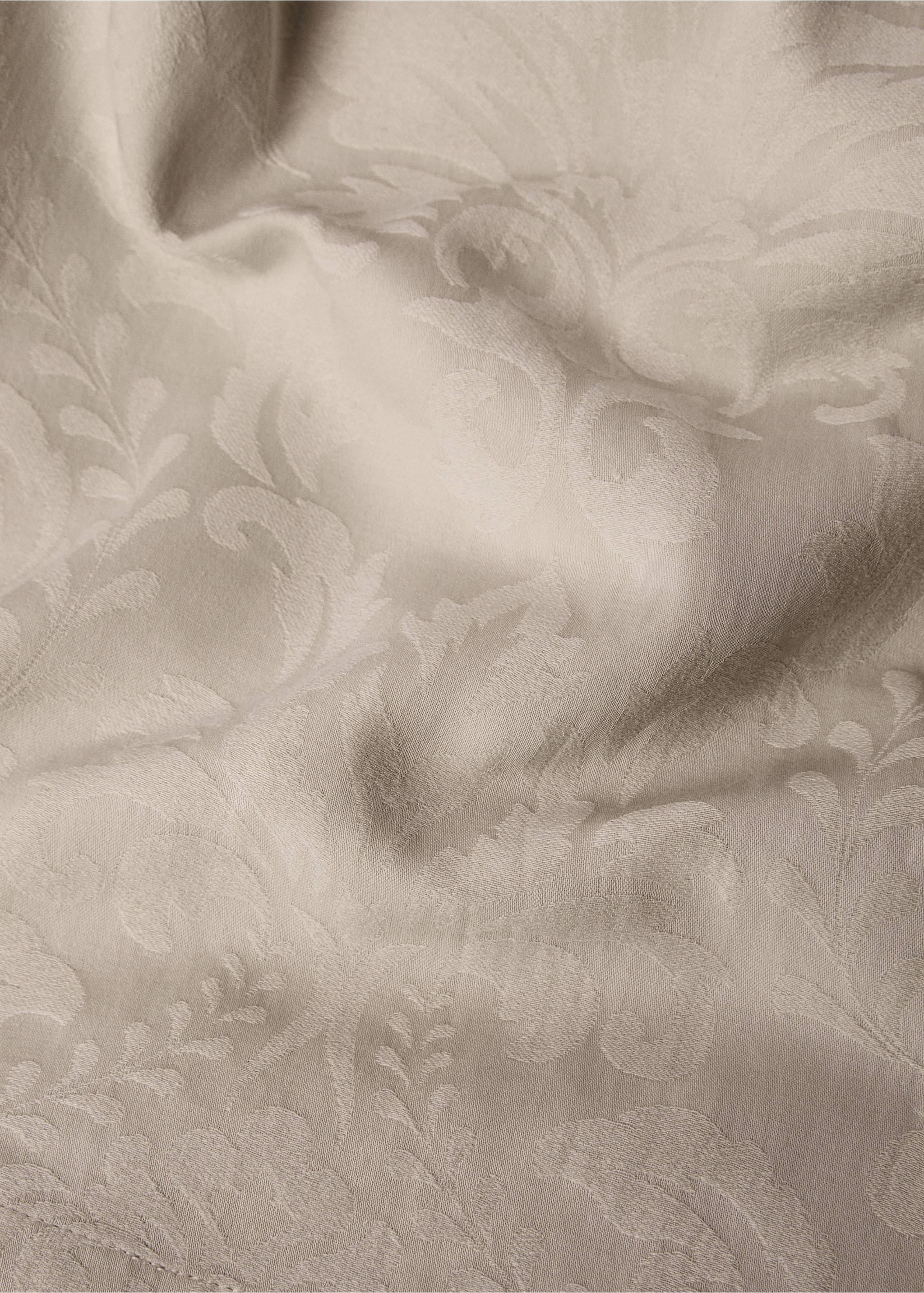 Floral jacquard cotton tablecloth for 6 to 8 guests - Details of the article 2, Beige. Ref: 87032960-00.