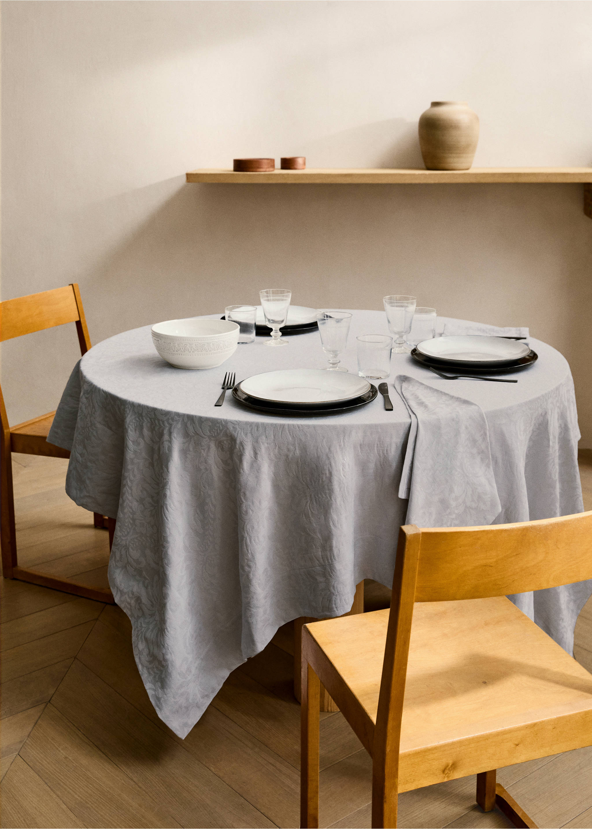 Jacquard-Baumwolltischdecke mit Blumenmuster für 6 bis 8 Personen - Allgemeine Ansicht, Grau. Ref: 87032960-00.