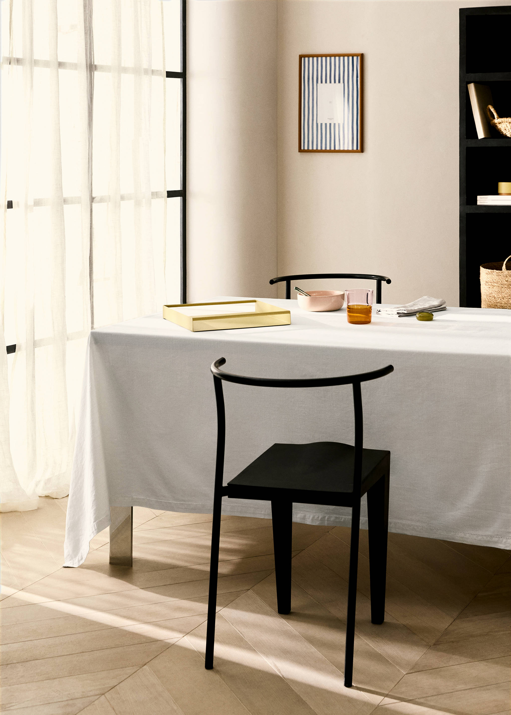 Cotton vanilla tablecloth for 2 to 4 diners - General plane