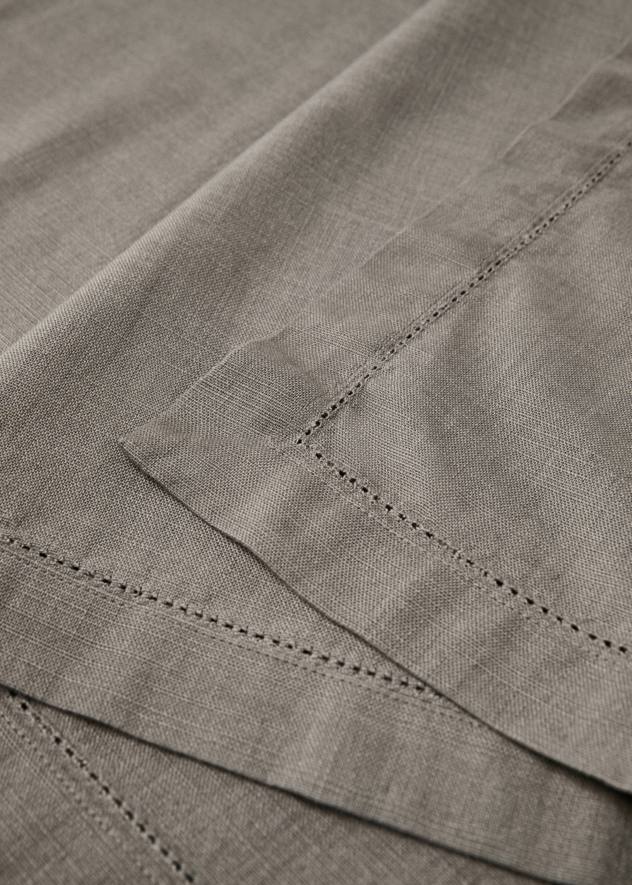 Cotton vanilla tablecloth for 2 to 4 diners - Details of the article 1