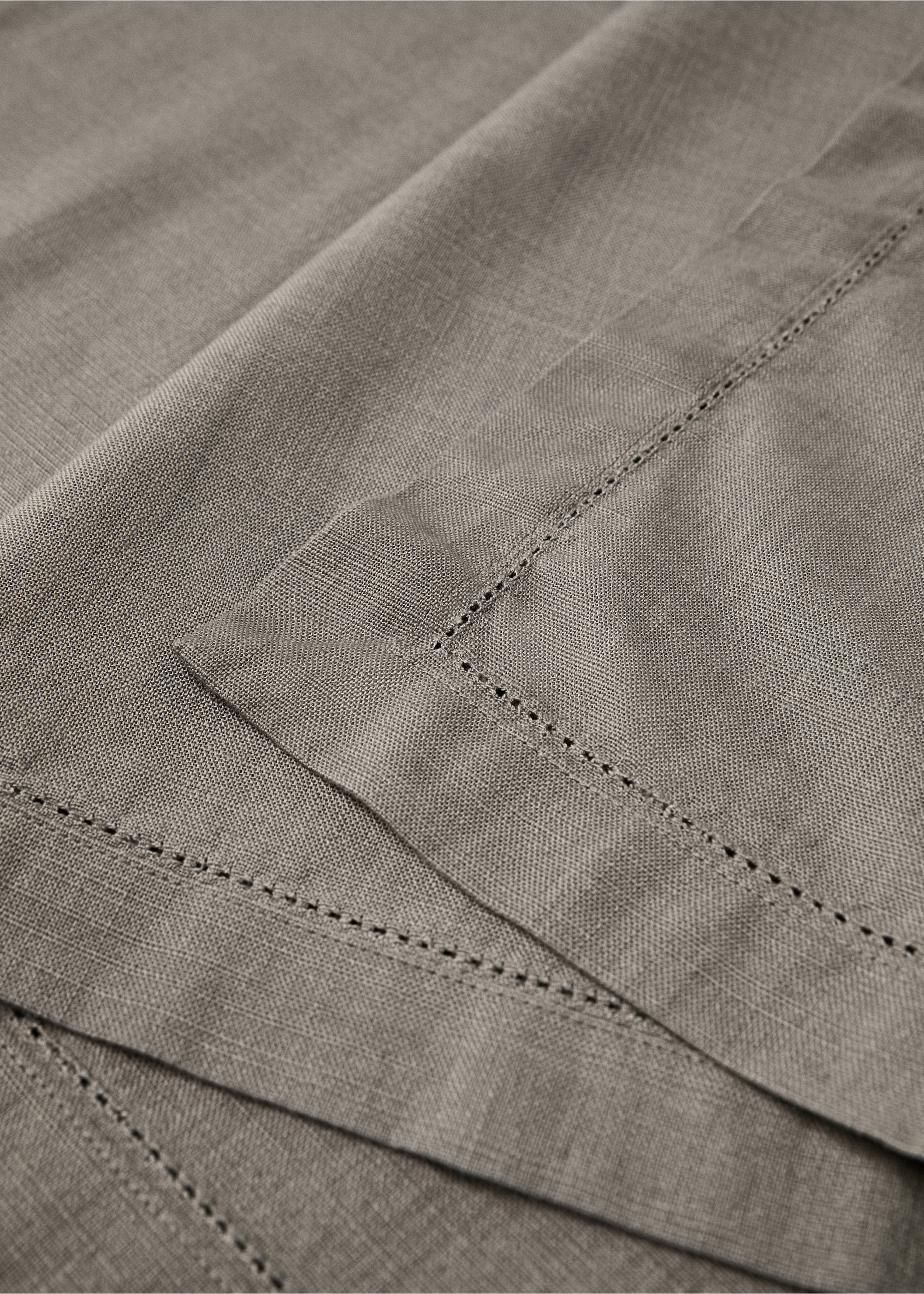 Cotton vanilla tablecloth for 8 to 10 diners - Details of the article 1, Medium Grey. Ref: 87032966-00.