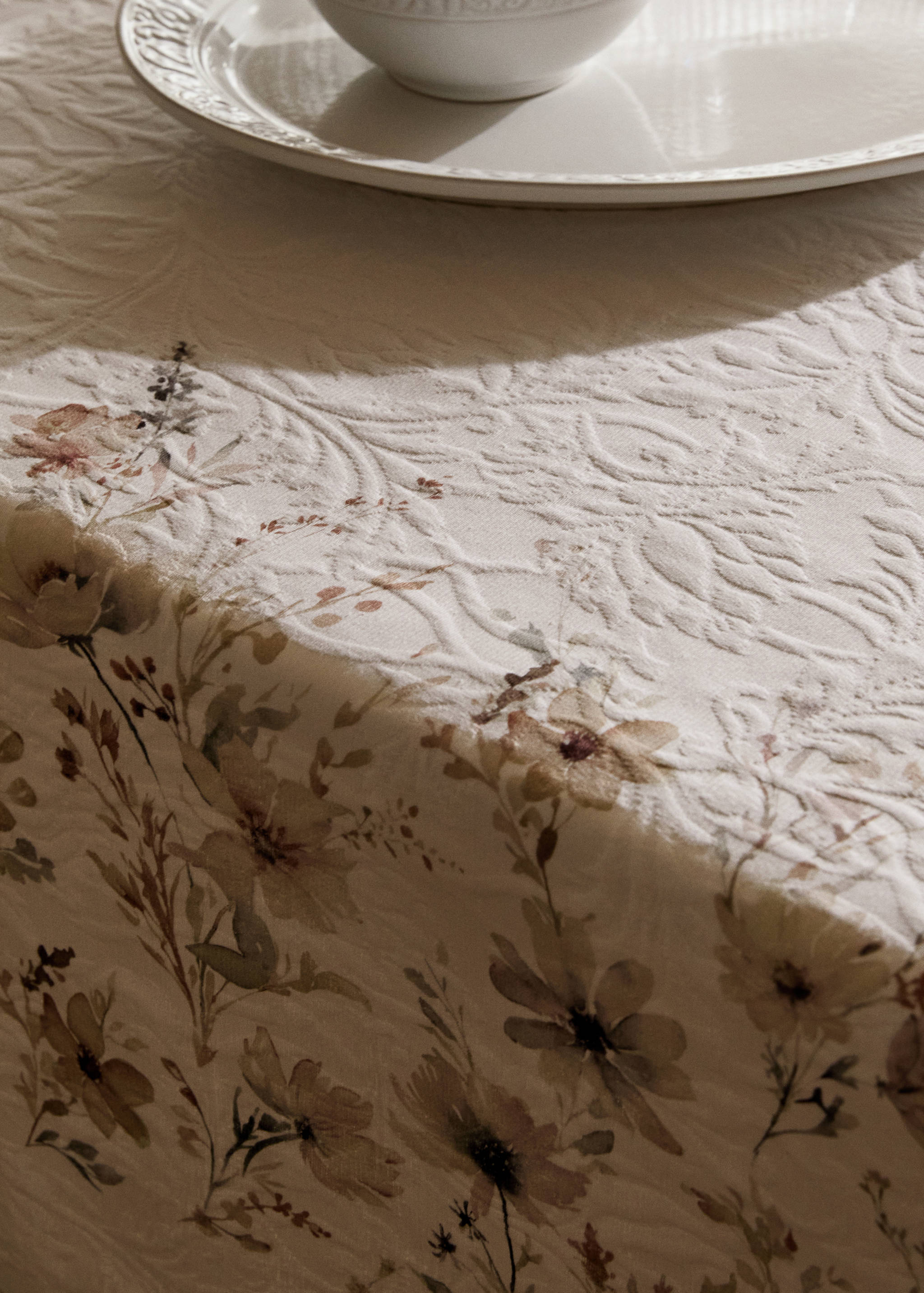 Estovalles jacquard estampat mini flors 2 a 4 comensals - Detall de l'article 7