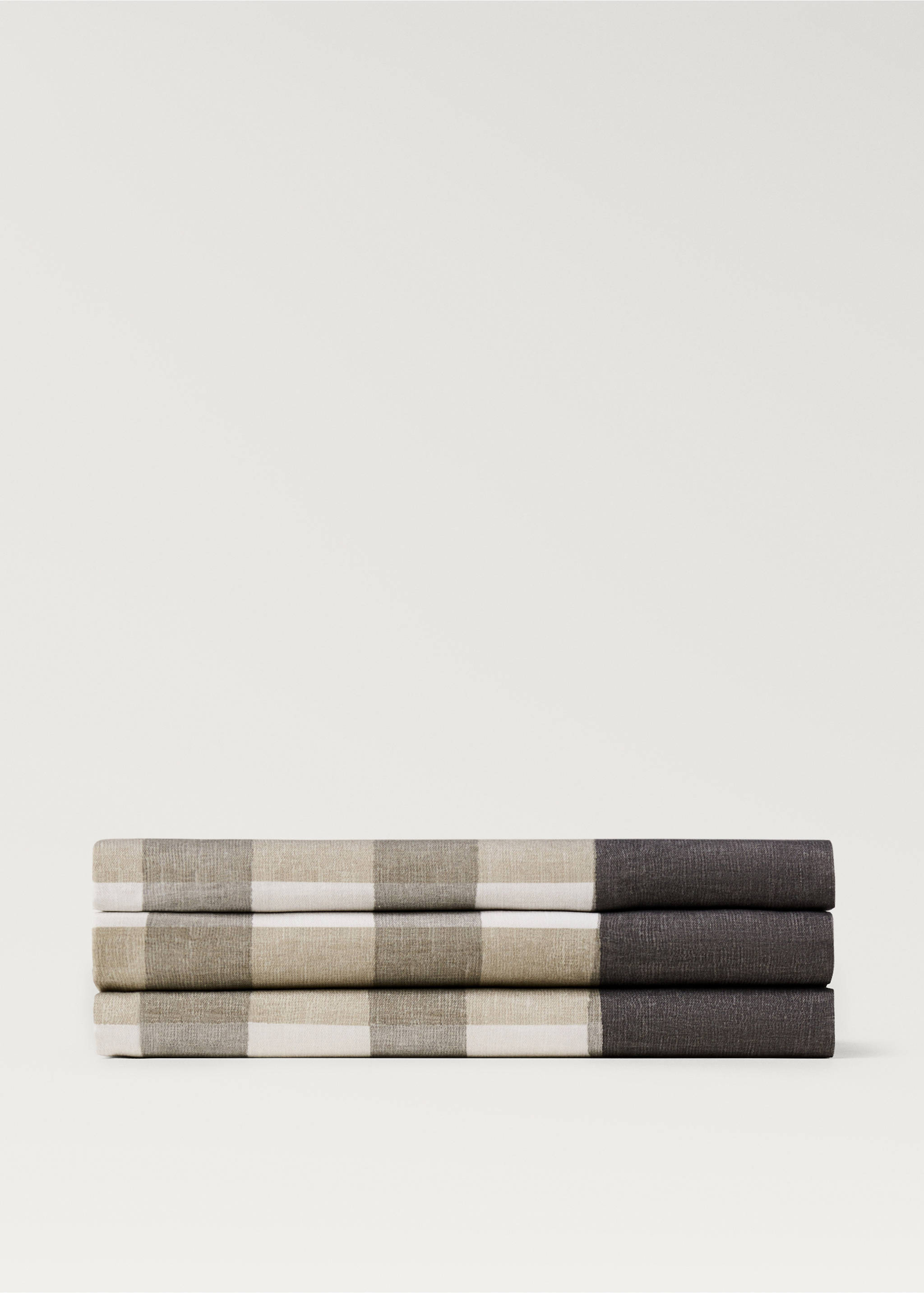 Round check-print cotton tablecloth for 6 to 8 diners - Article without model, Medium Brown. Ref: 87032973-00.