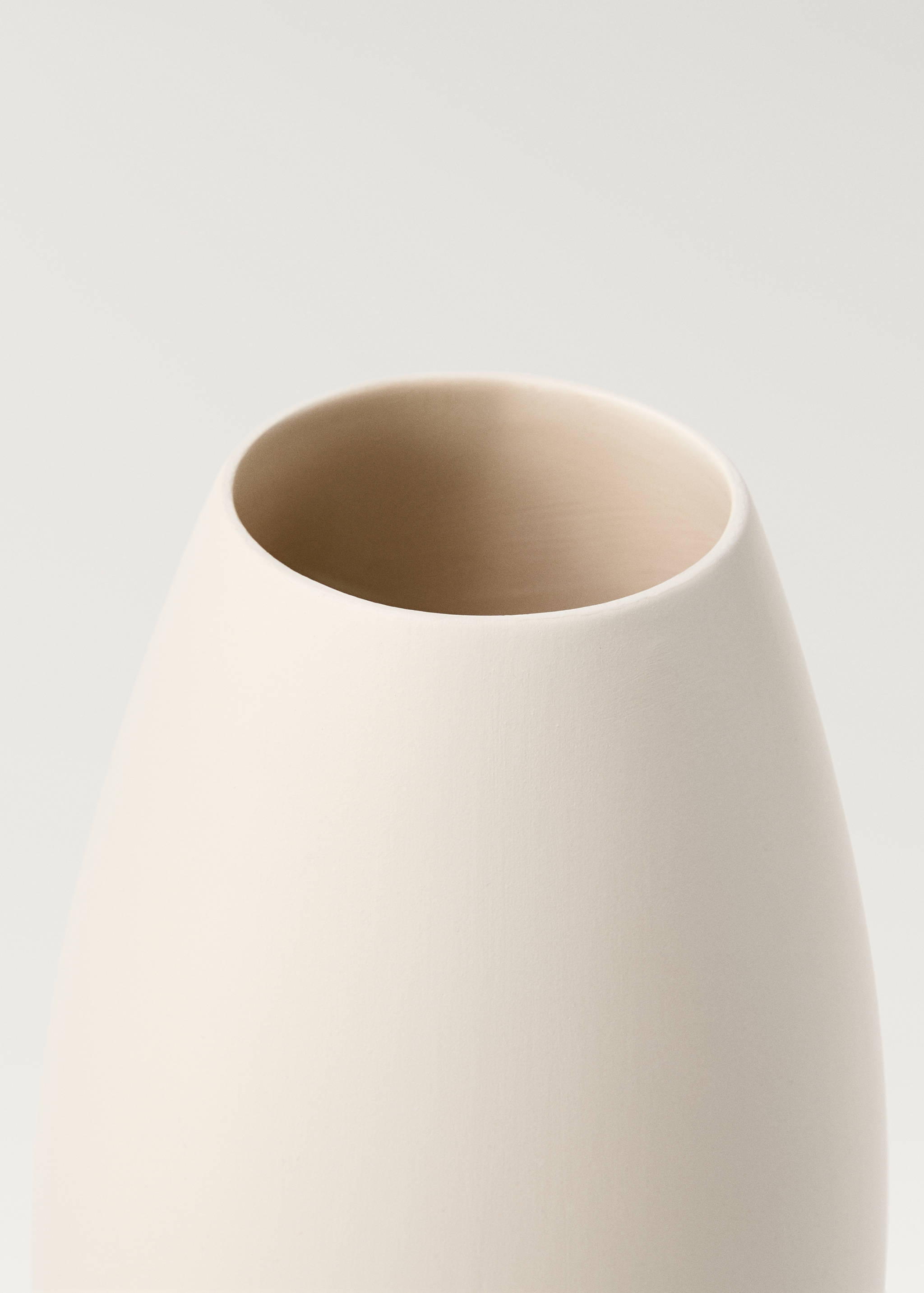 Medium oval earthenware vase - Details of the article 1