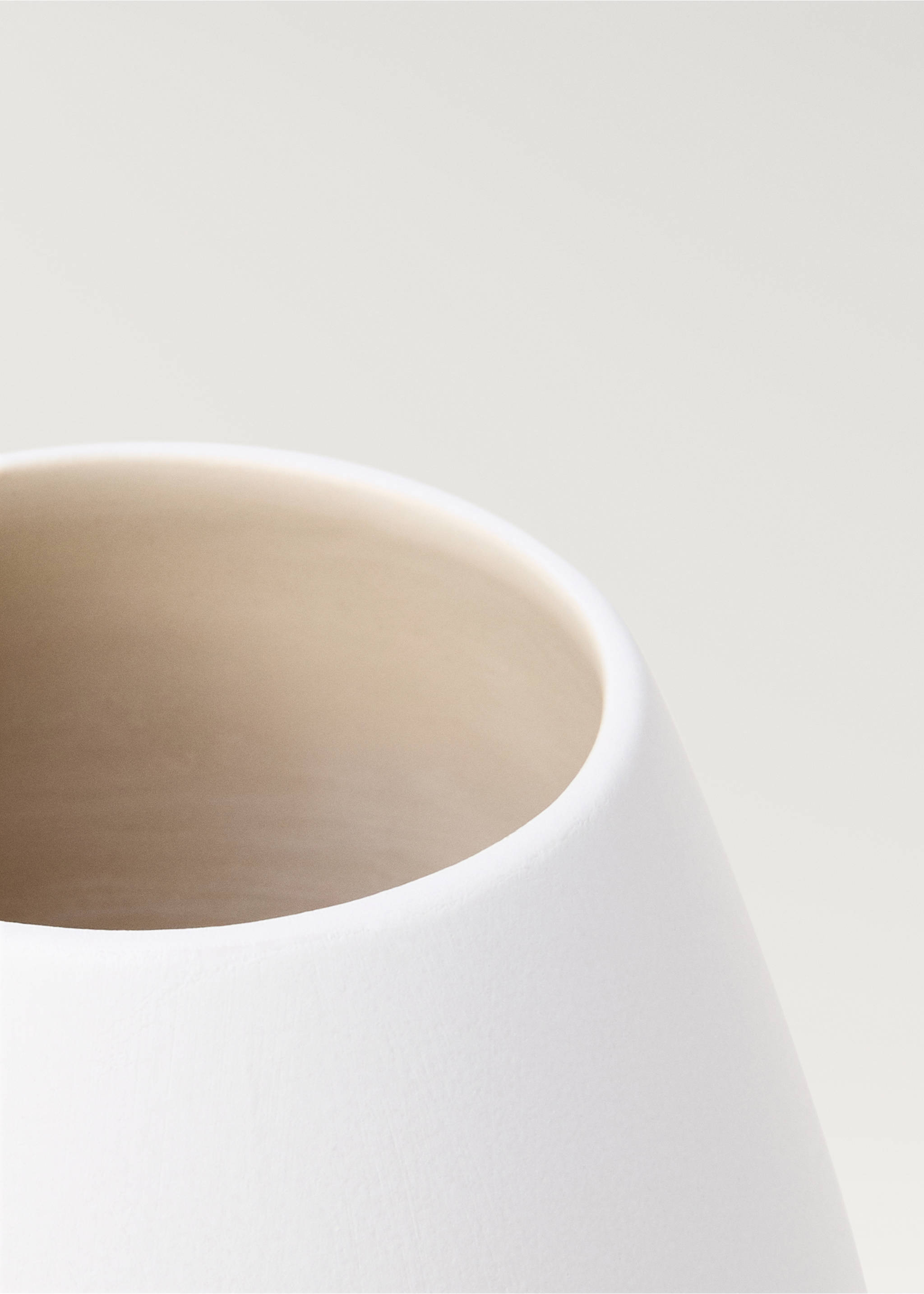Small oval earthenware vase - Details of the article 1, White. Ref: 87032975-00.