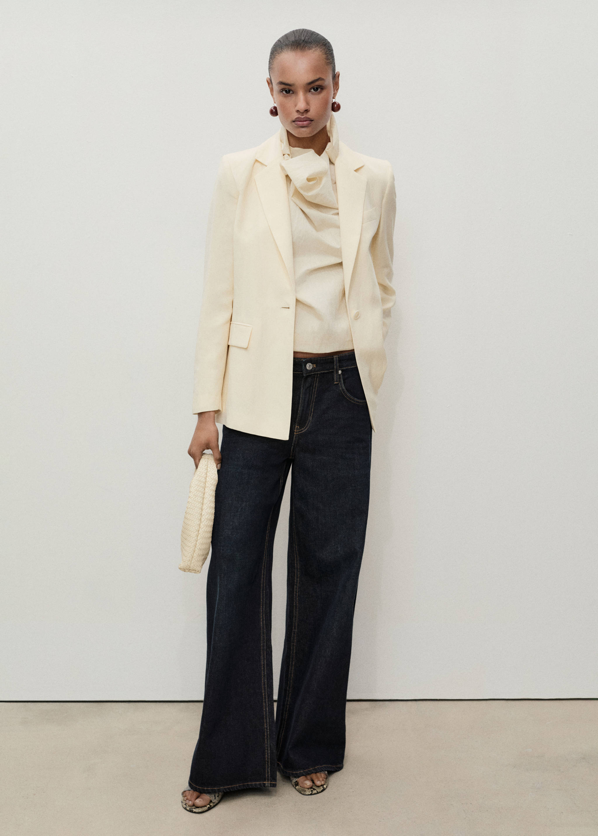 Low-rise rinse-wash wide leg jeans - General plane