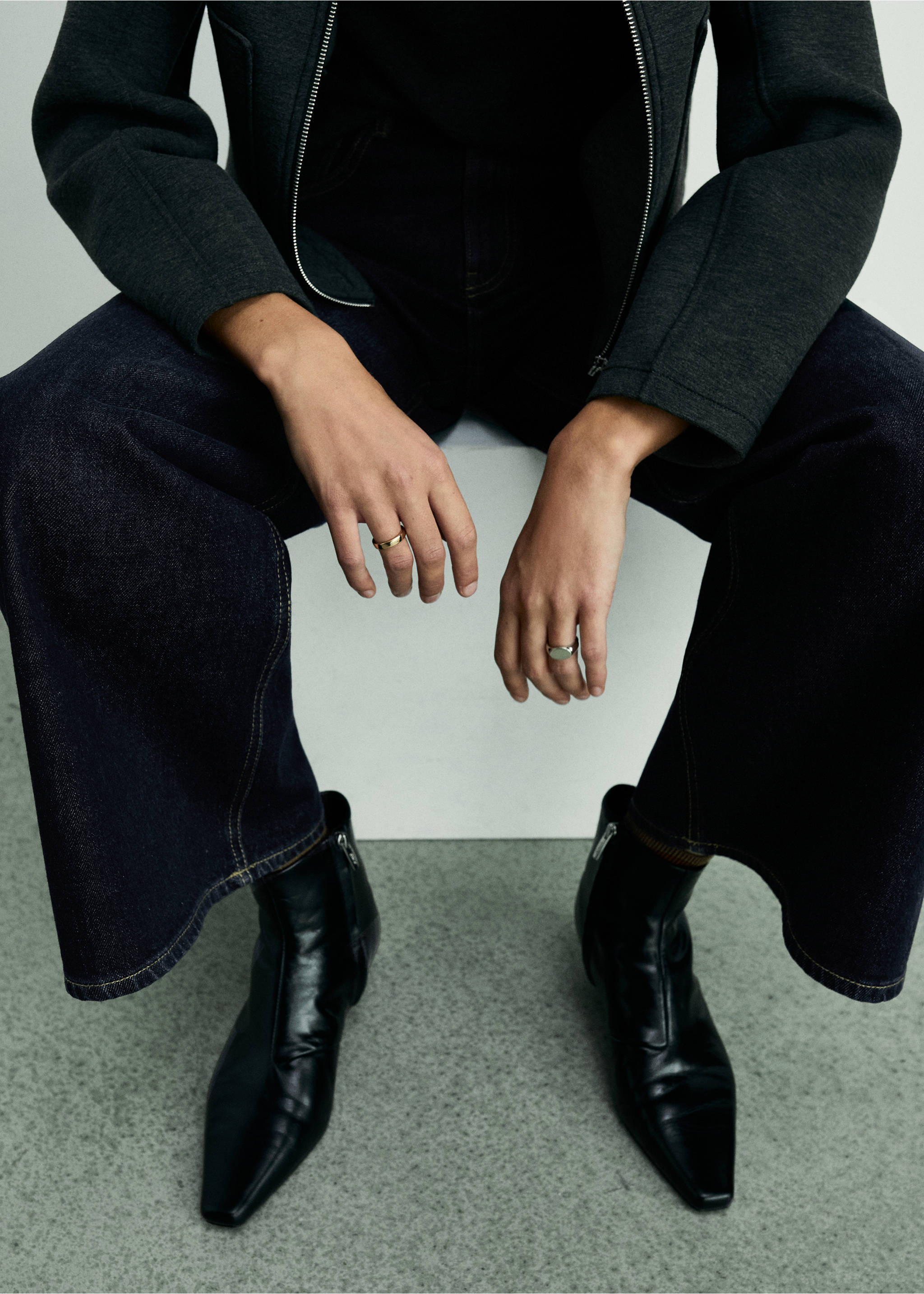 Low-rise rinse-wash wide leg jeans - Details of the article 3, Open Blue. Ref: 87033278-00.