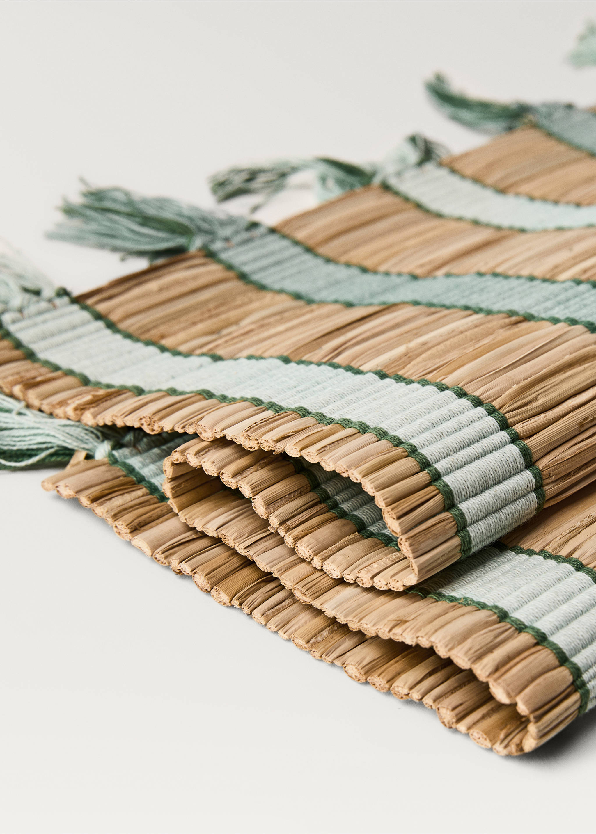Striped raffia placemats - Details of the article 1, Sand. Ref: 87033318-00.