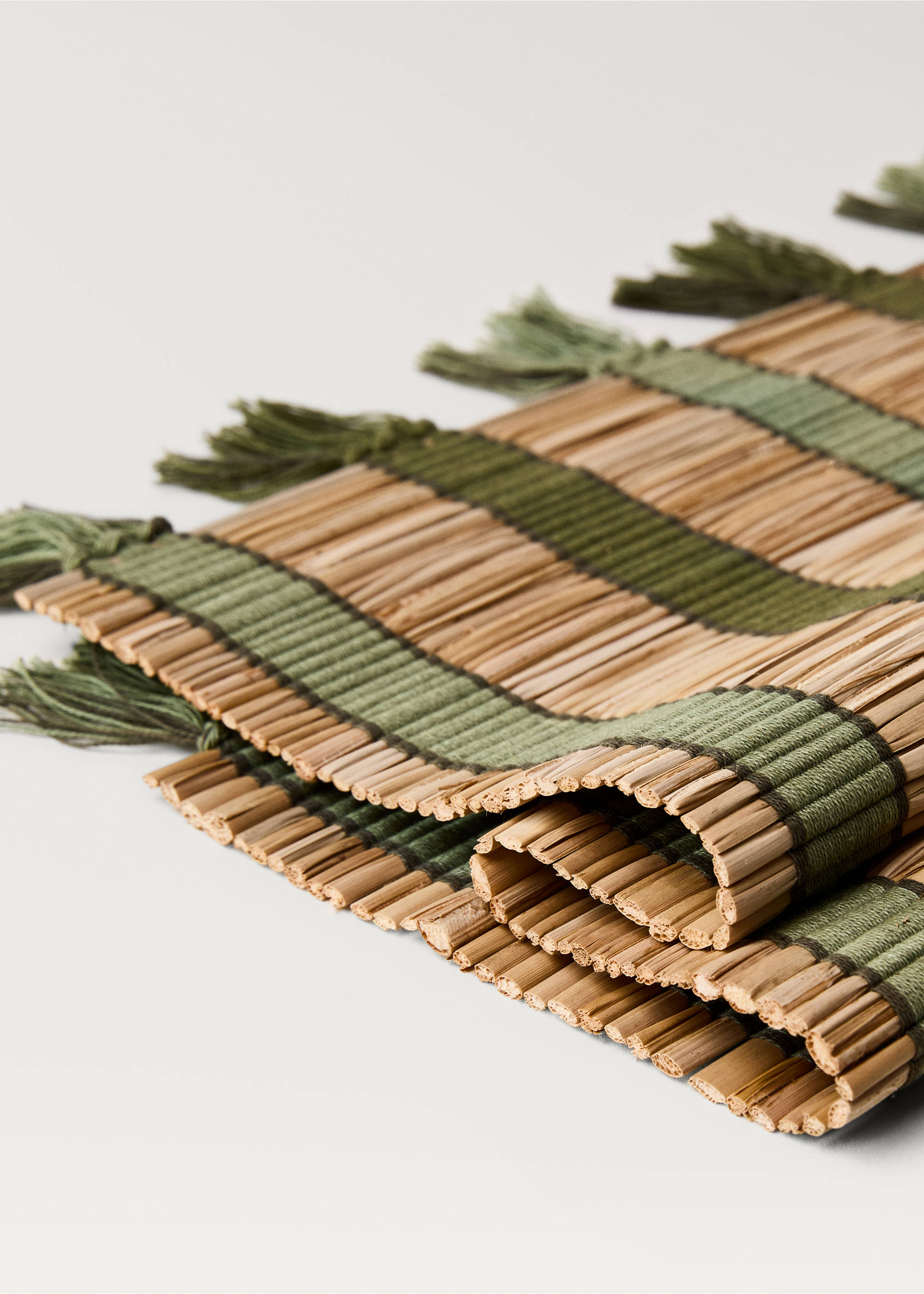 Striped raffia placemats - Details of the article 1, Green. Ref: 87033318-00.