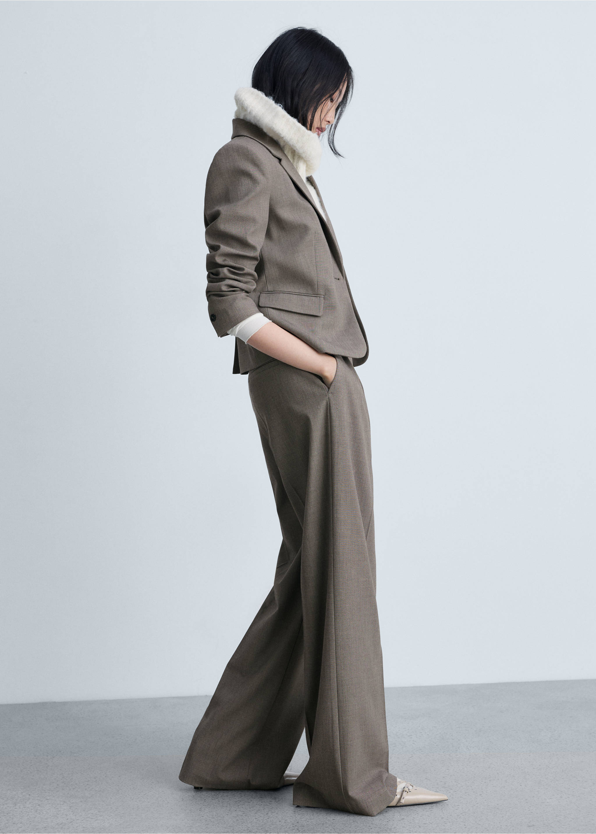 Crop suit blazer - Details of the article 4, Brown. Ref: 87033652-00.