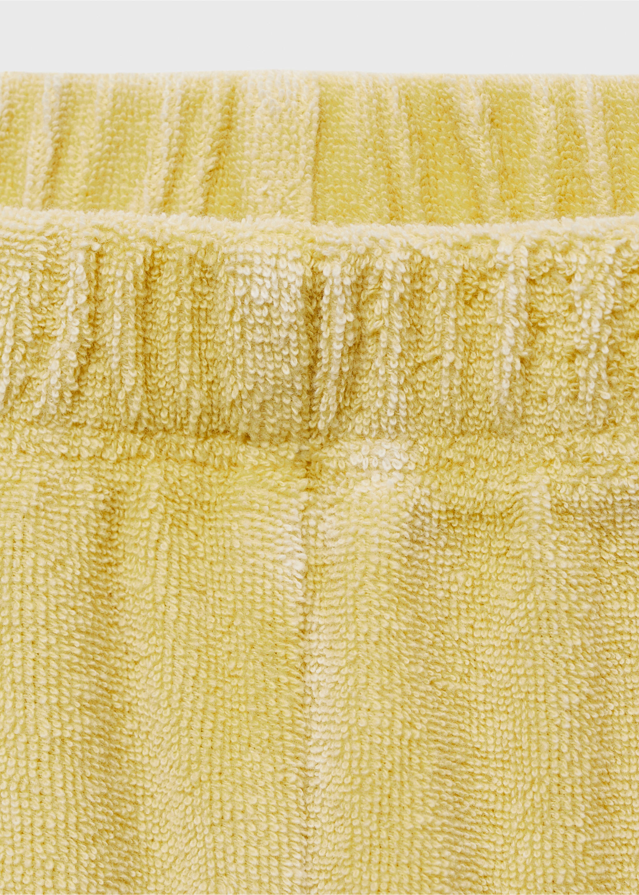 Shorts algodón rizo overdyed - Detalle del artículo 8, Mostaza. Ref: 87033653-00.