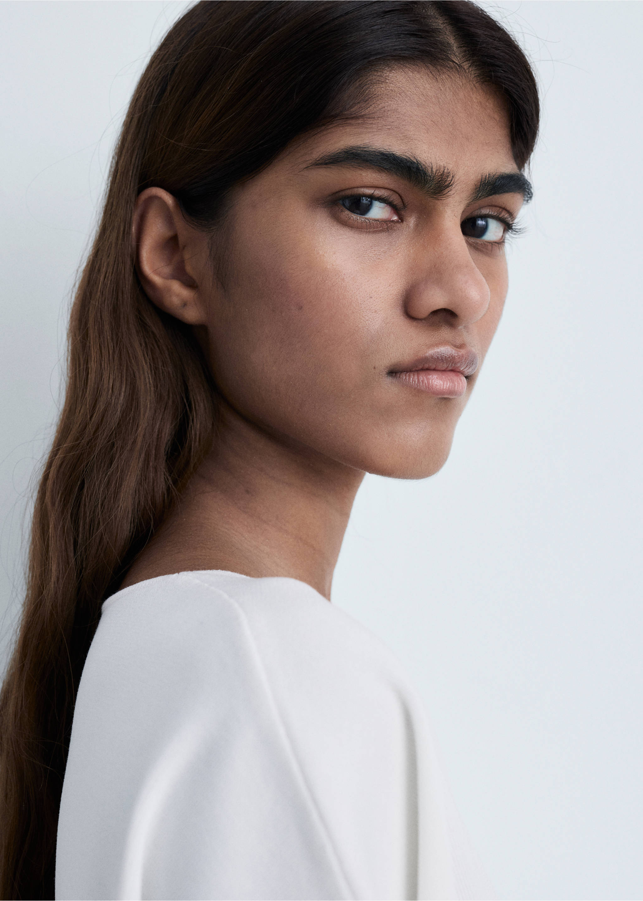 V-neck knit top - Details of the article 1, White. Ref: 87034064-00.