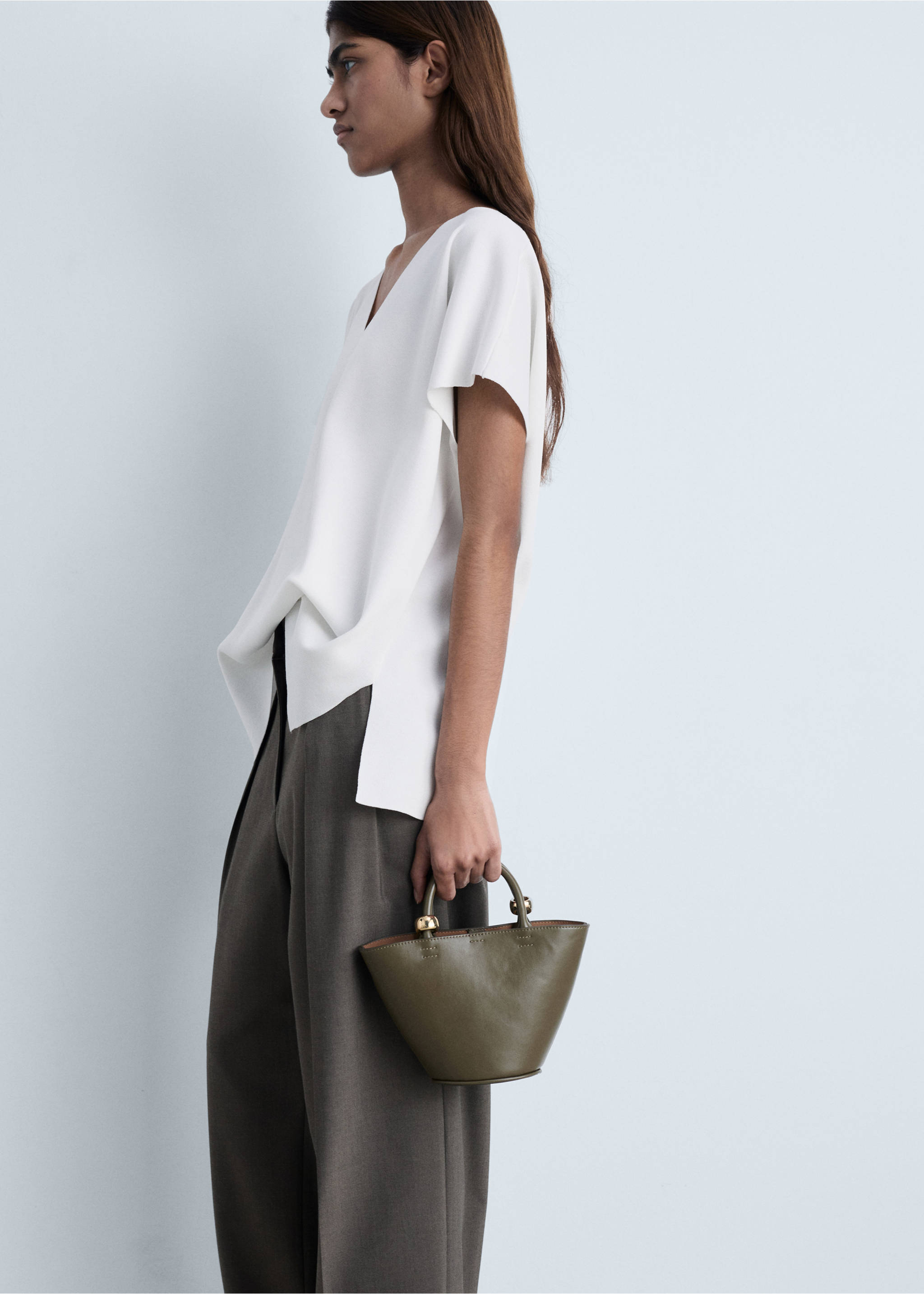 V-neck knit top - Details of the article 2, White. Ref: 87034064-00.