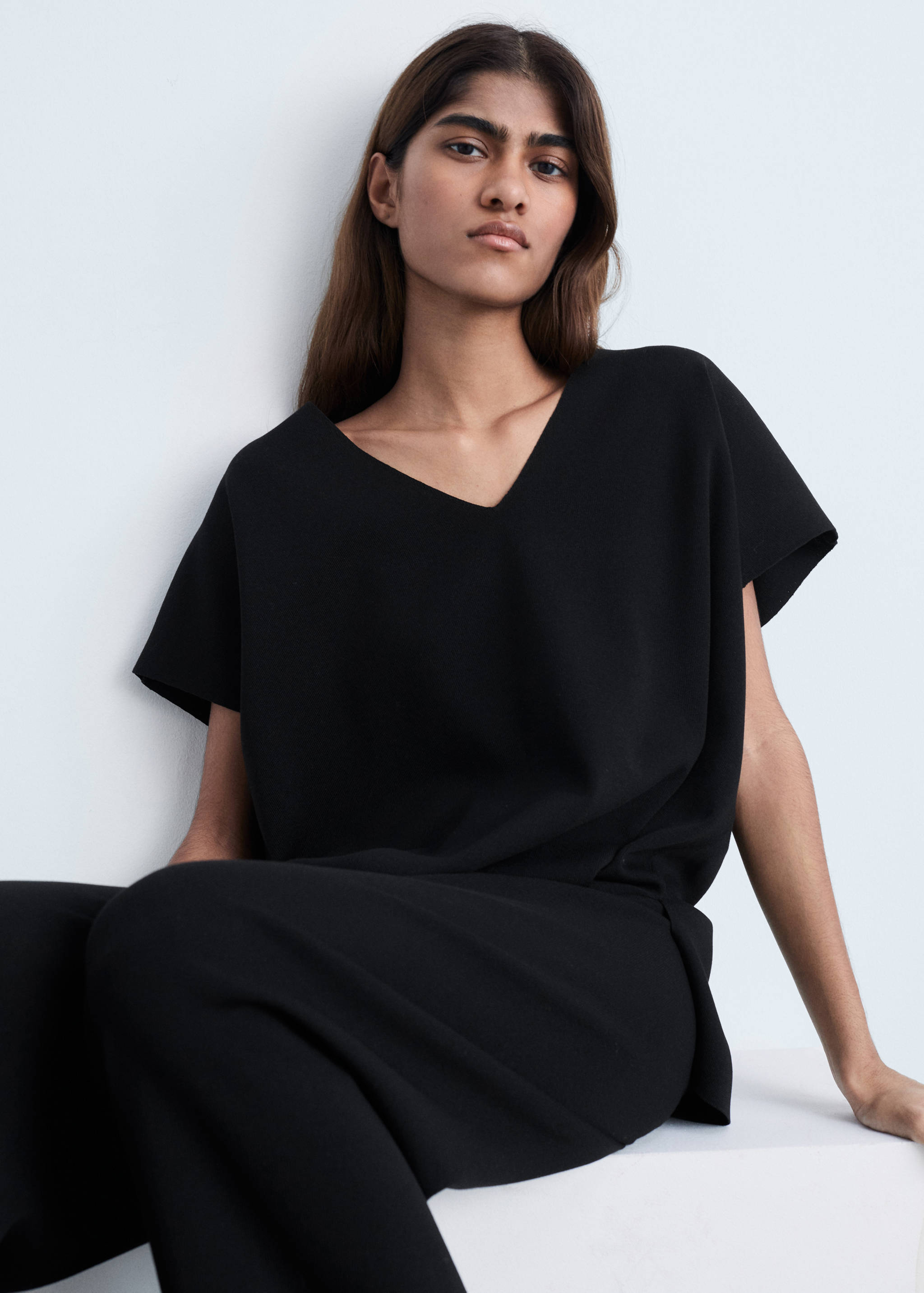 V-neck knit top - Medium plane