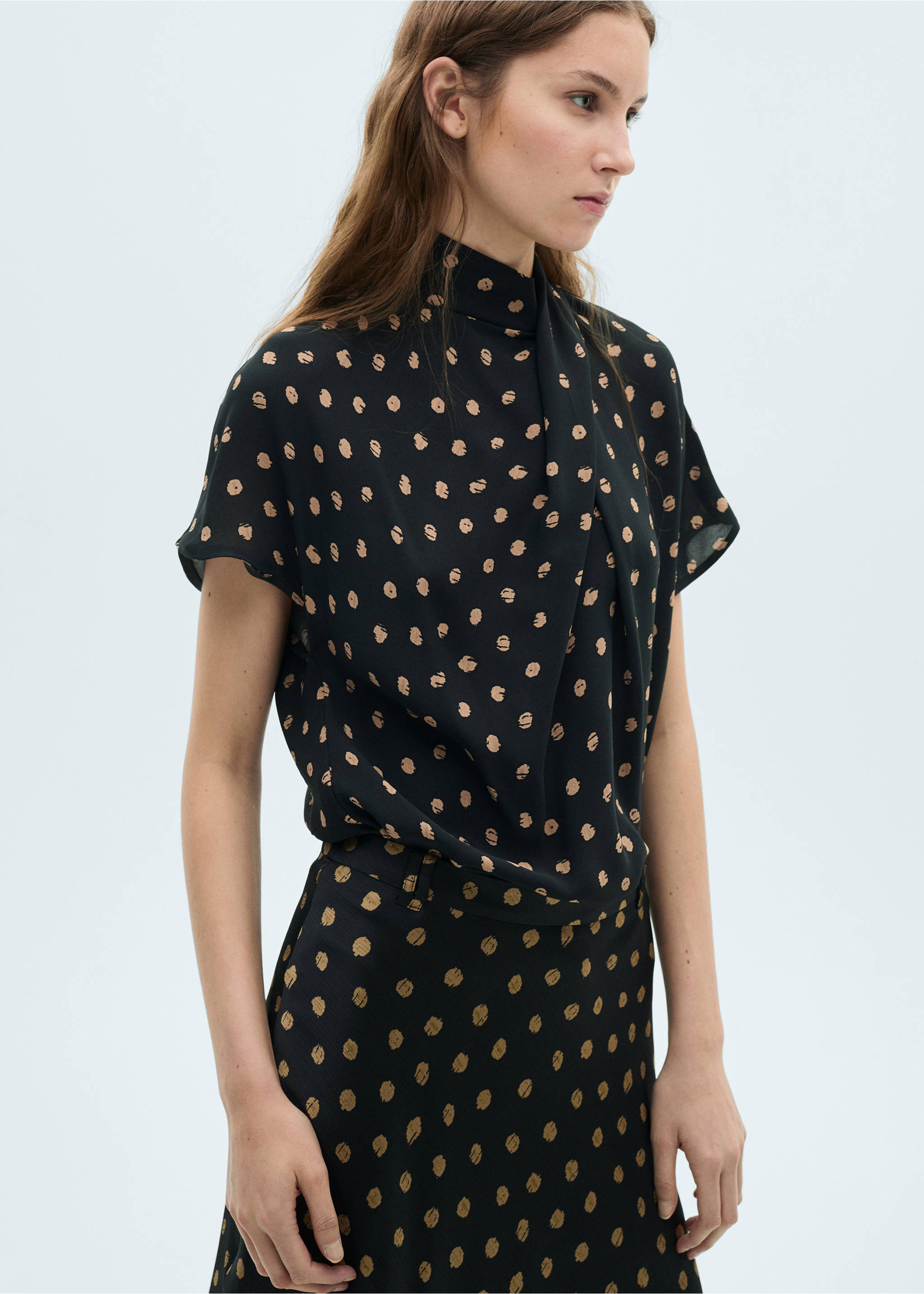 Polka-dot blouse with draped collar - Medium plane, Black. Ref: 87034071-00.