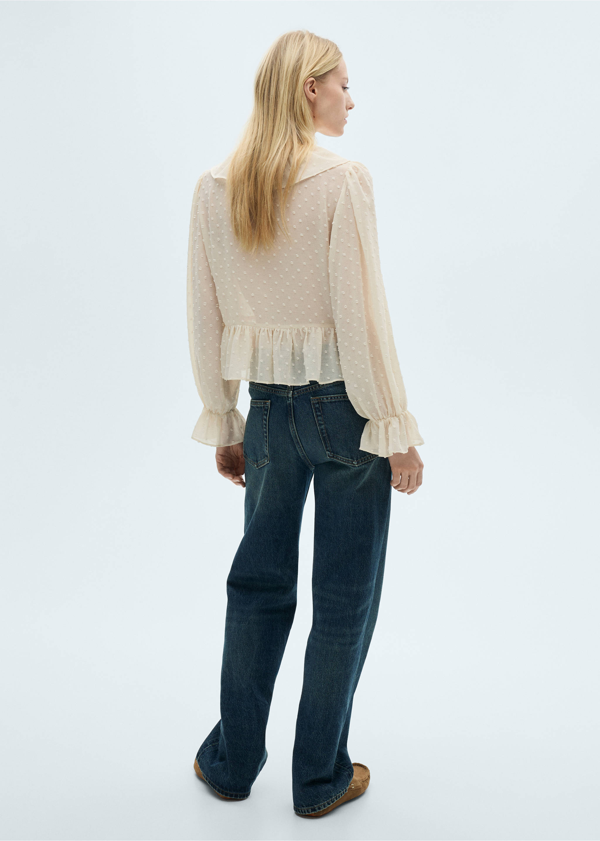 Ruffled blouse with bow closure - Reverse of the article, Ecru. Ref: 87034074-00.