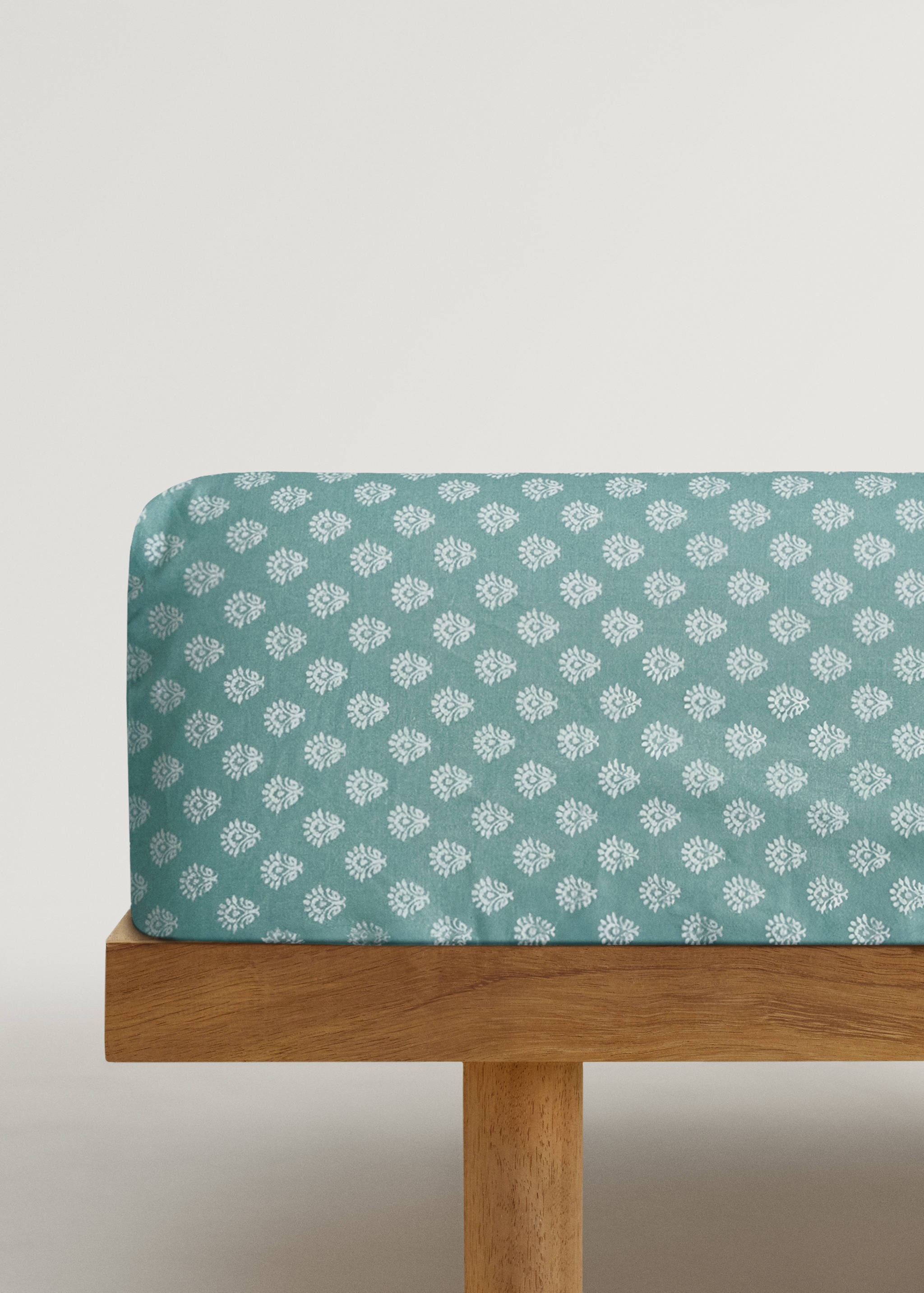 Spannbetttuch aus Baumwoll-Perkal mit kleinem Blumenmotiv für 90 cm Kinderbett - Artikel ohne Model